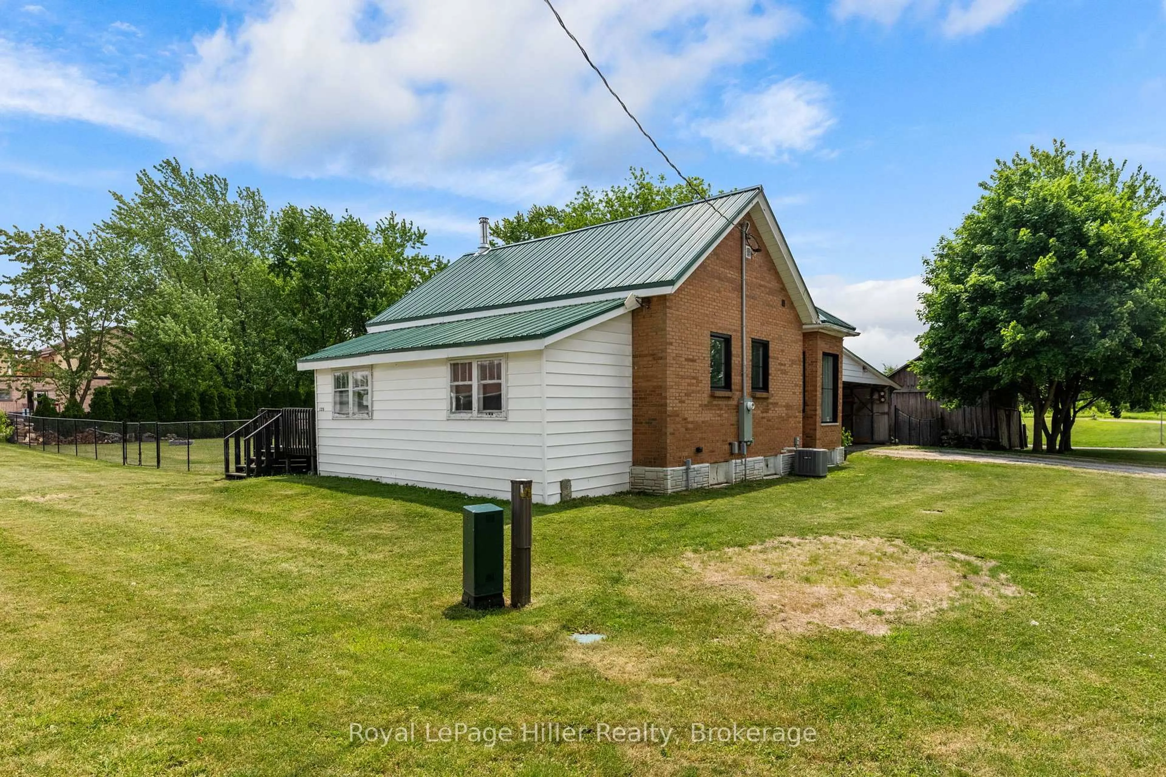 A pic from outside/outdoor area/front of a property/back of a property/a pic from drone, building for 125 Portland St, South Huron Ontario N0M 1K0