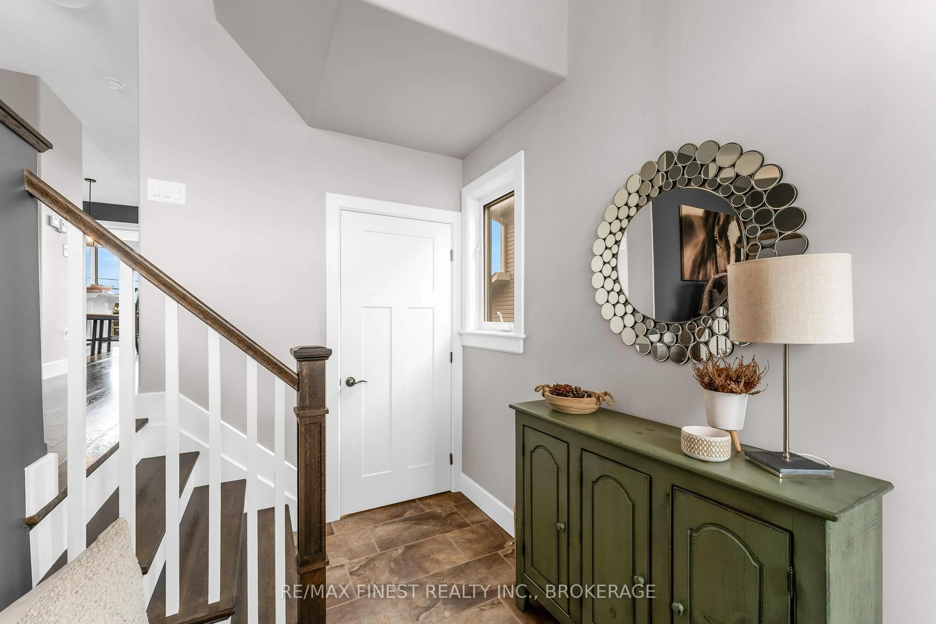 Indoor entryway for 102 Dr. Richard James Cres, Loyalist Ontario K7N 0B9
