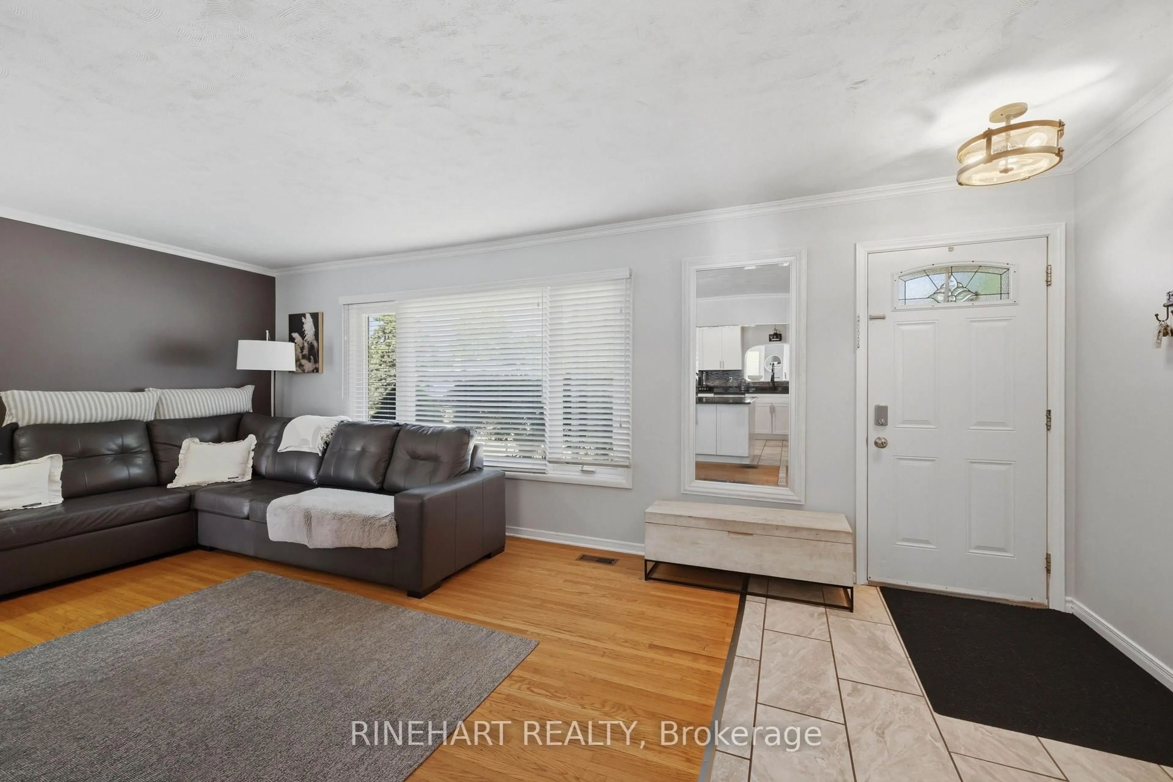Indoor entryway for 171 Orchard Rd, Woodstock Ontario N4S 7N5