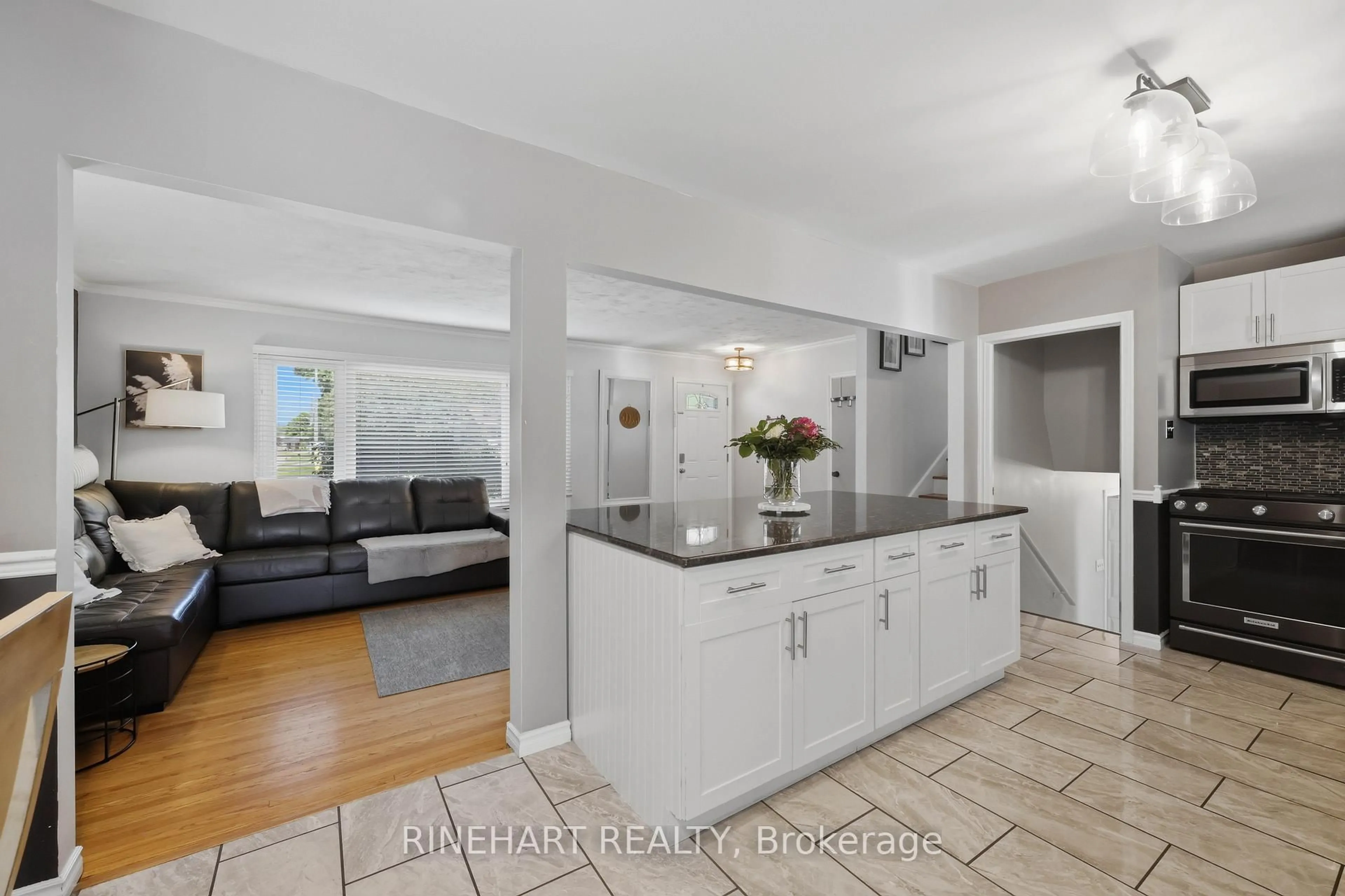 Open concept kitchen, ceramic/tile floor for 171 Orchard Rd, Woodstock Ontario N4S 7N5