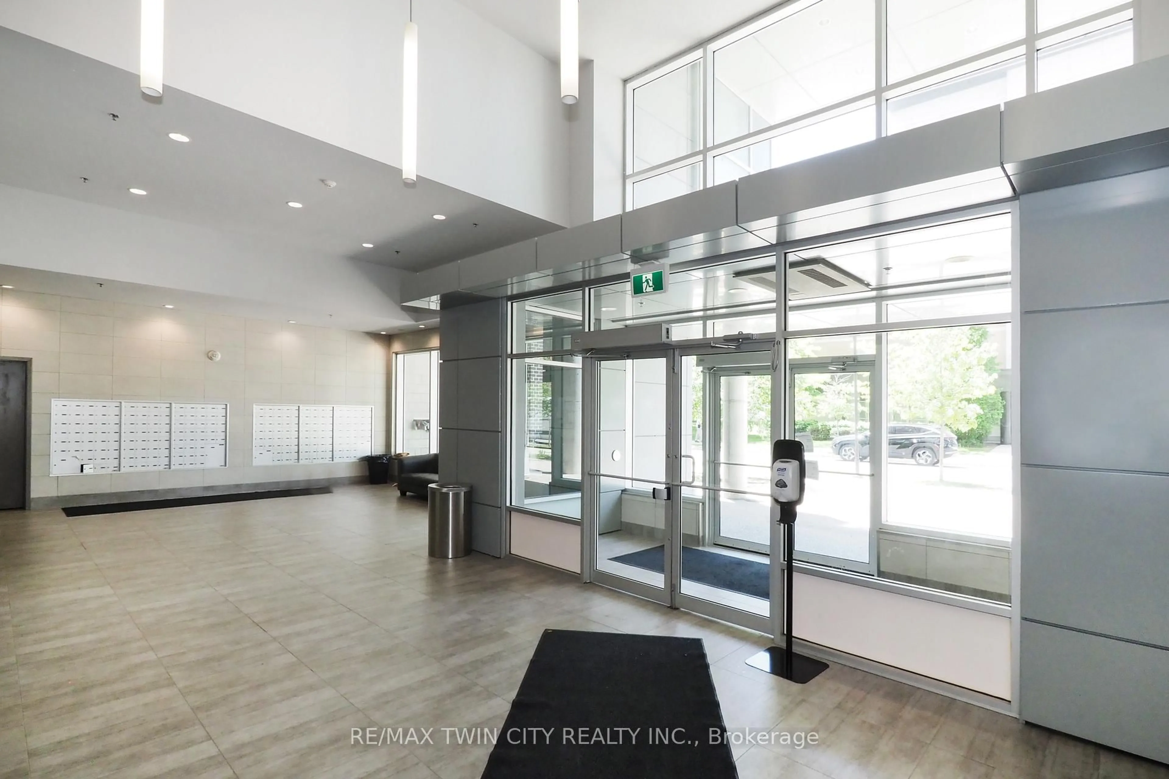 Indoor foyer for 318 Spruce St #2203, Waterloo Ontario N2L 0E9