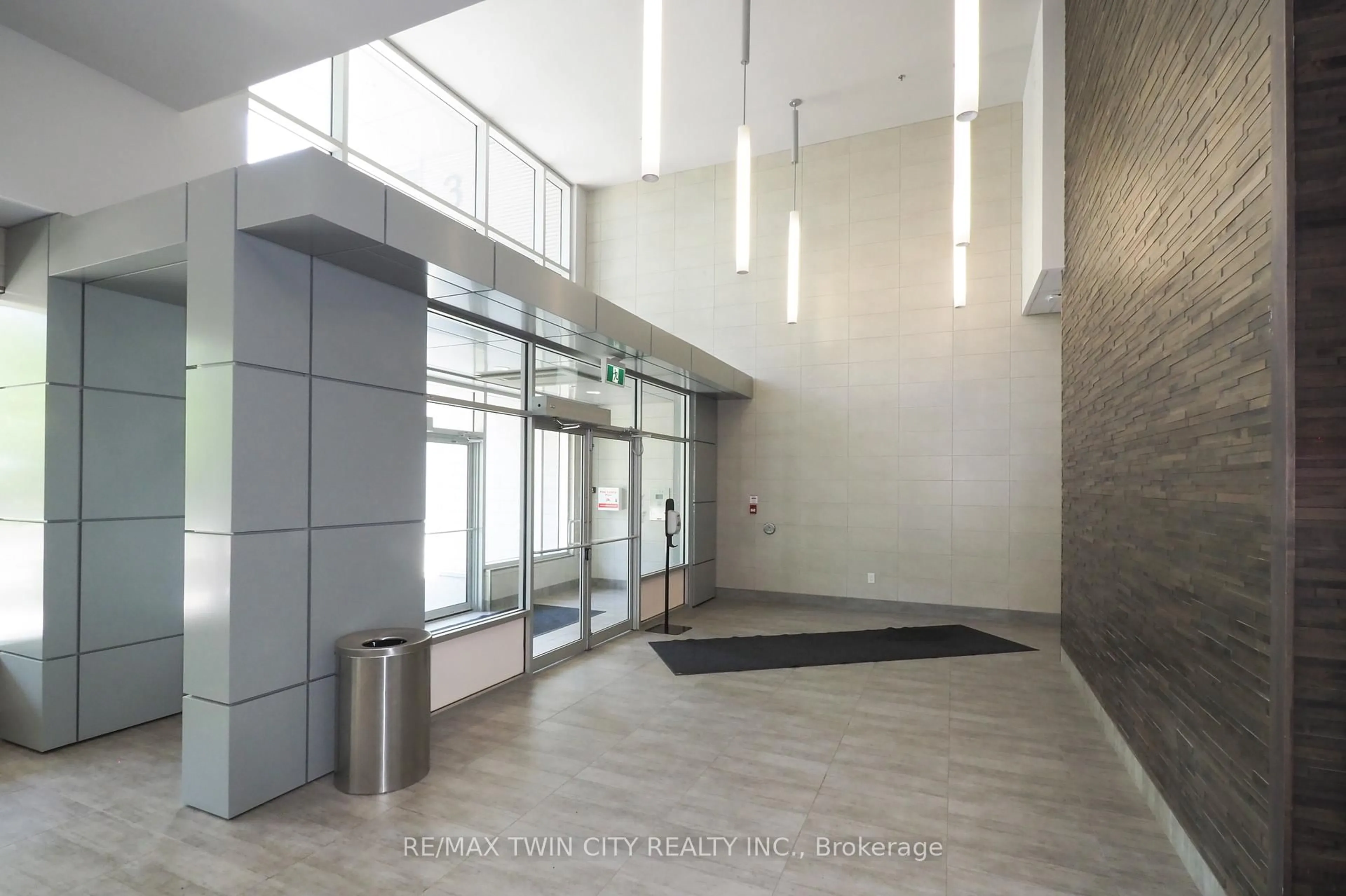 Indoor foyer for 318 Spruce St #2203, Waterloo Ontario N2L 0E9