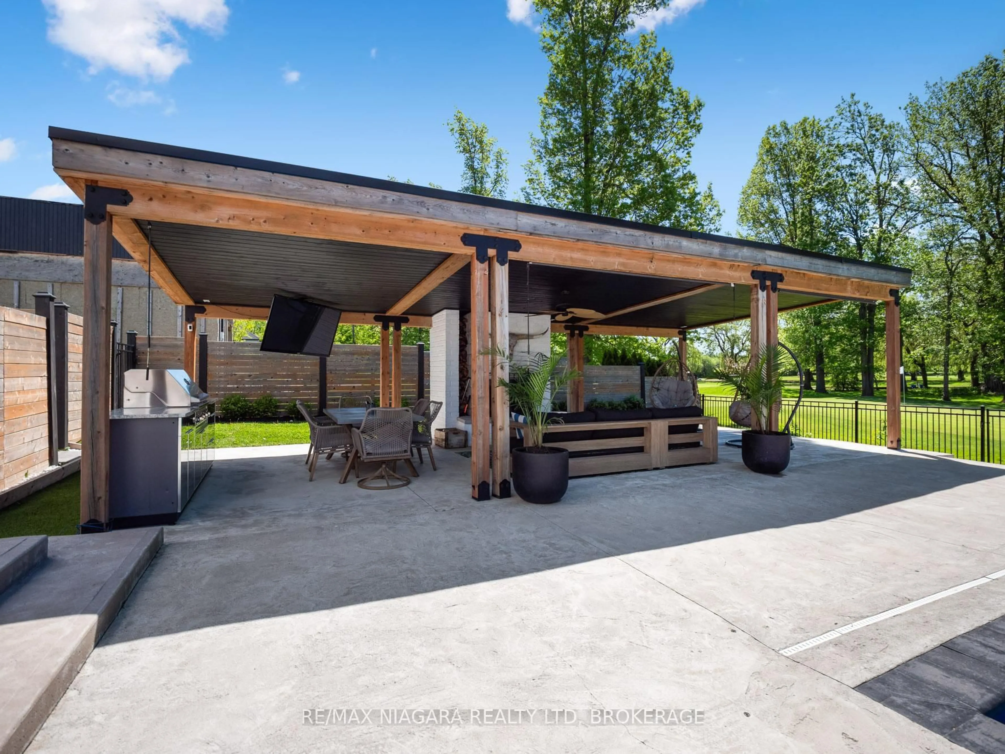 Patio, unknown for 1623 Bertie St, Fort Erie Ontario L2A 5M4