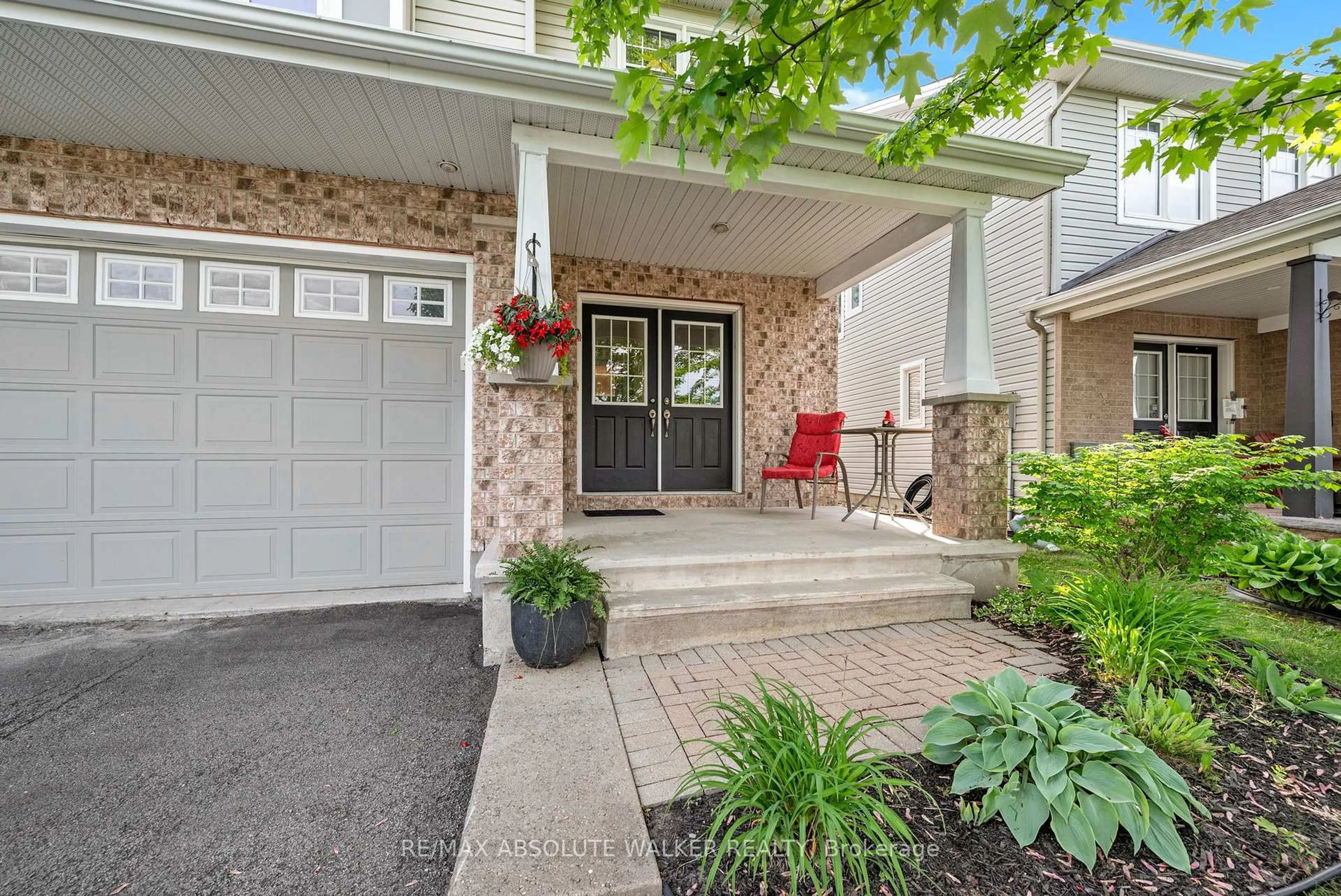 Indoor entryway for 299 Bradwell Way, Ottawa Ontario K1T 0G6