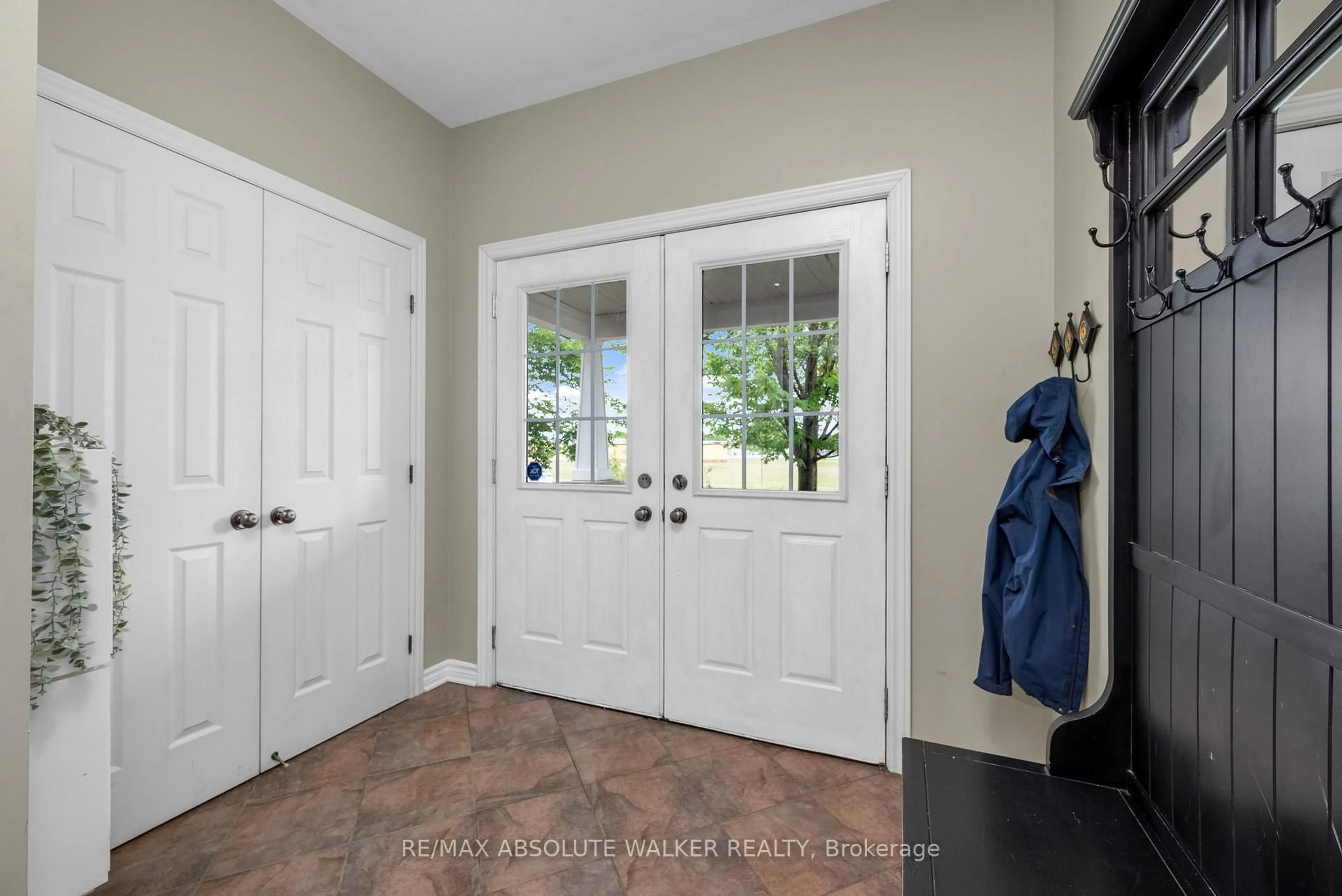 Indoor entryway for 299 Bradwell Way, Ottawa Ontario K1T 0G6