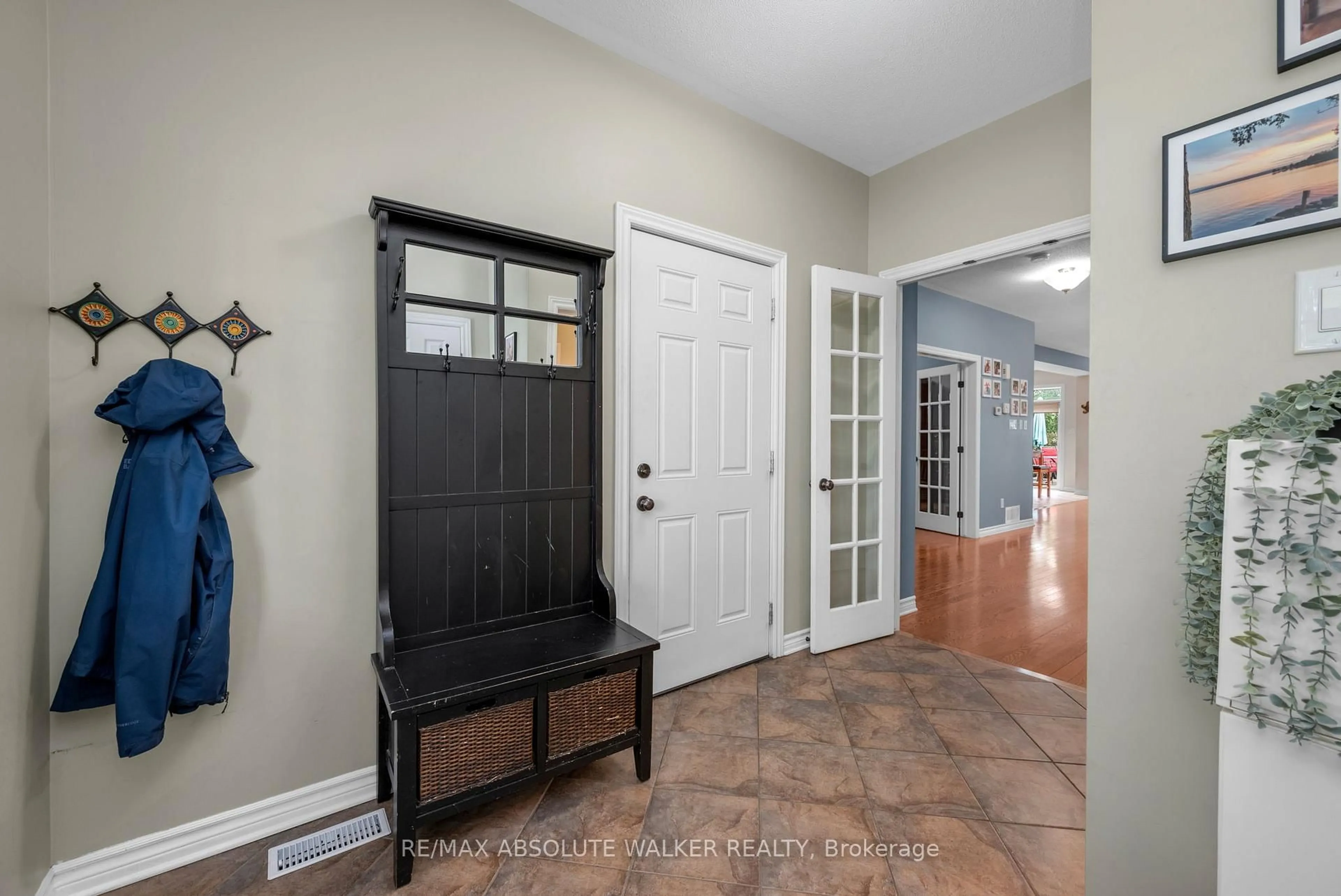 Indoor entryway for 299 Bradwell Way, Ottawa Ontario K1T 0G6