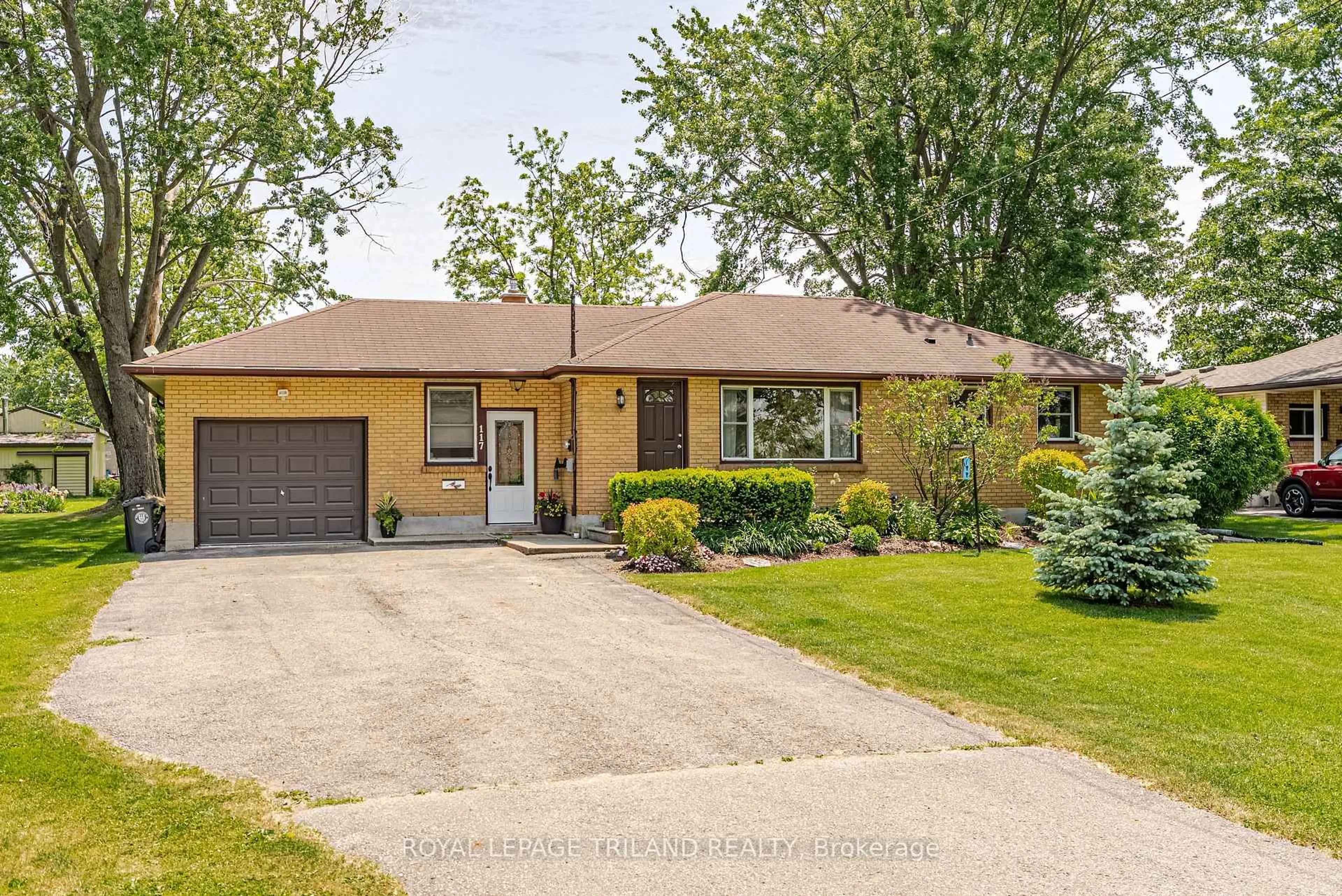 Home with brick exterior material, street for 117 SEVENTH Ave, Central Elgin Ontario N0L 1B0