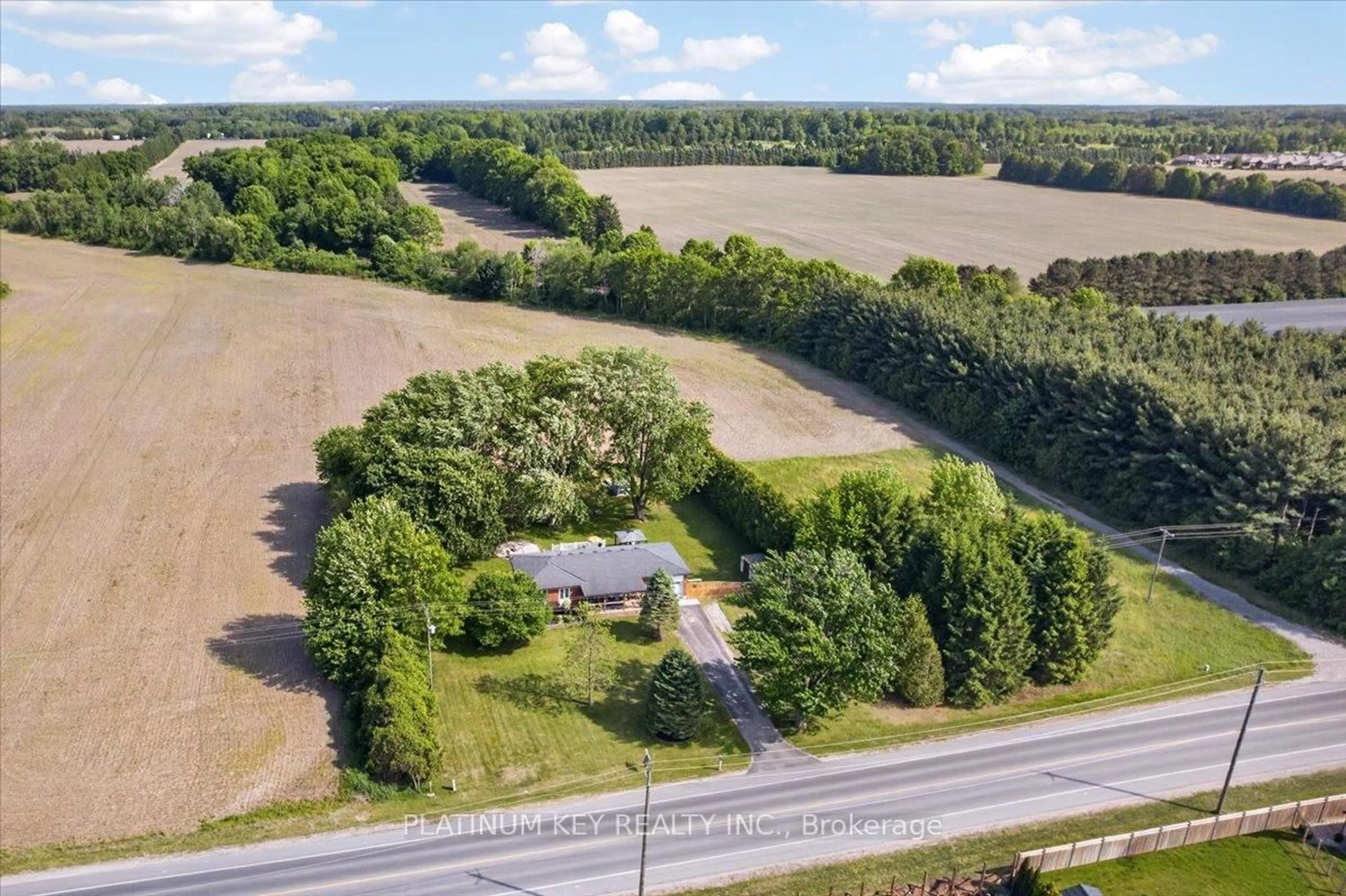 A pic from outside/outdoor area/front of a property/back of a property/a pic from drone, unknown for 8271 Glengyle Dr, Strathroy-Caradoc Ontario N7G 3H3