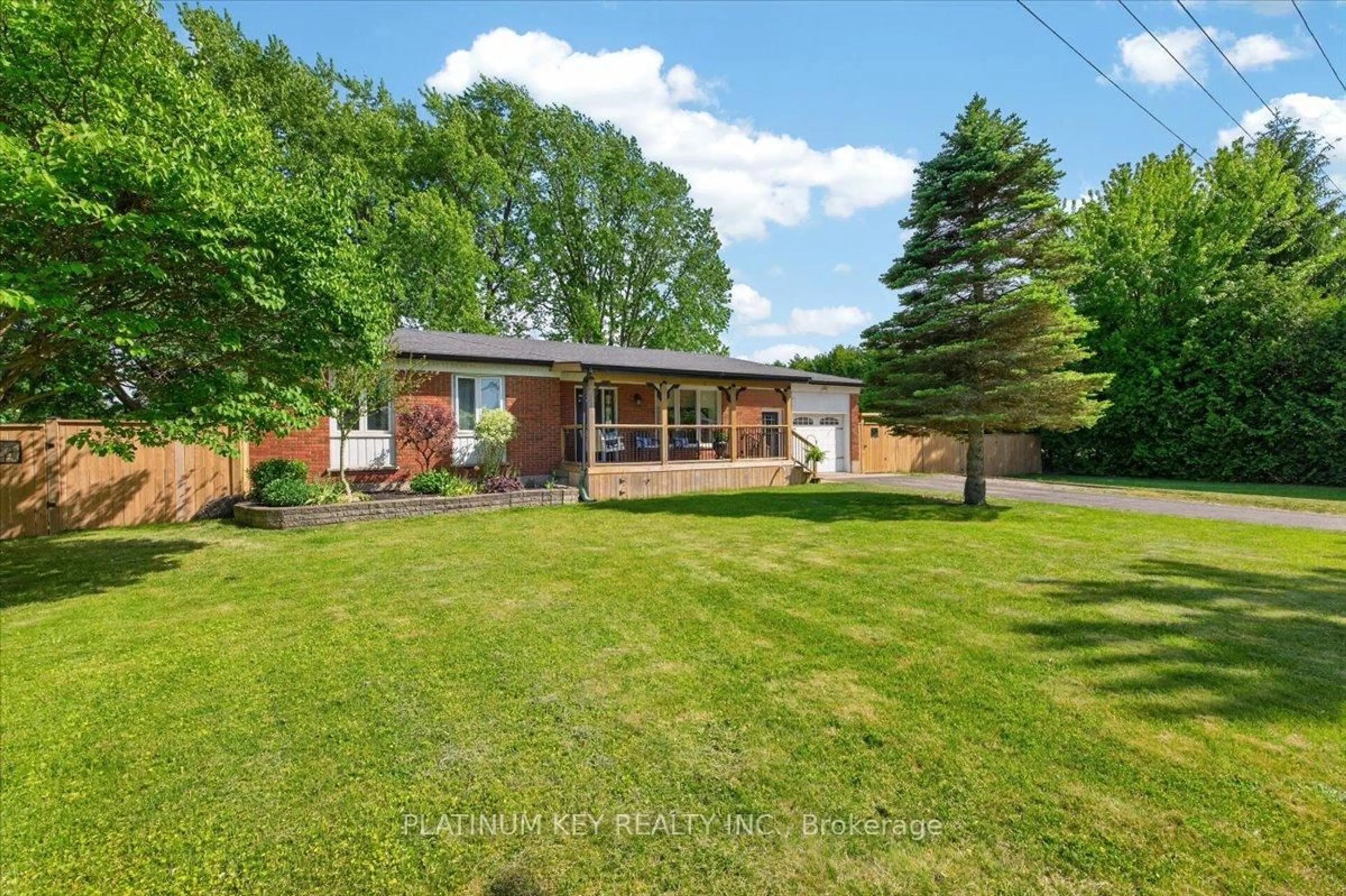 A pic from outside/outdoor area/front of a property/back of a property/a pic from drone, street for 8271 Glengyle Dr, Strathroy-Caradoc Ontario N7G 3H3