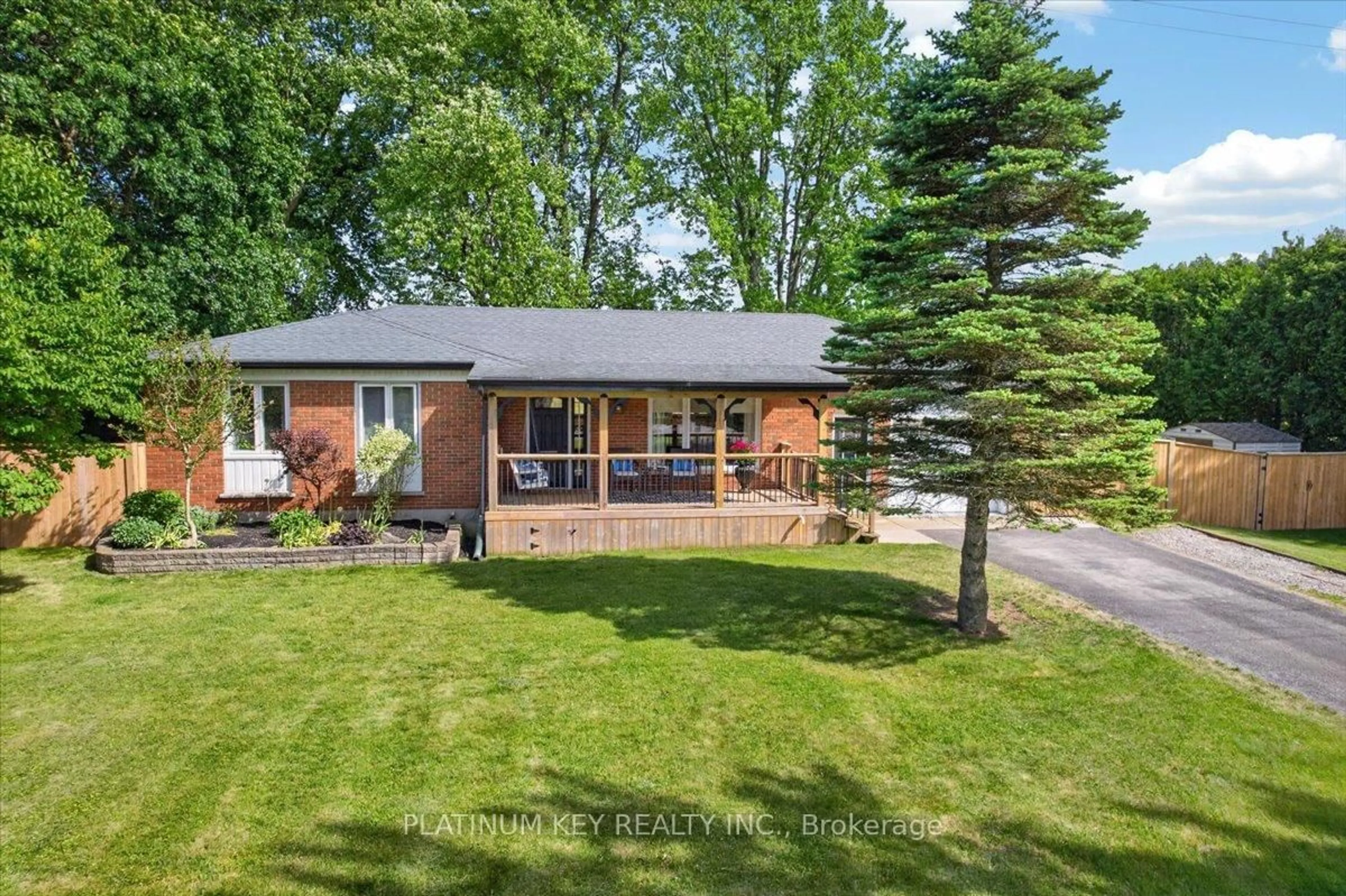 A pic from outside/outdoor area/front of a property/back of a property/a pic from drone, street for 8271 Glengyle Dr, Strathroy-Caradoc Ontario N7G 3H3
