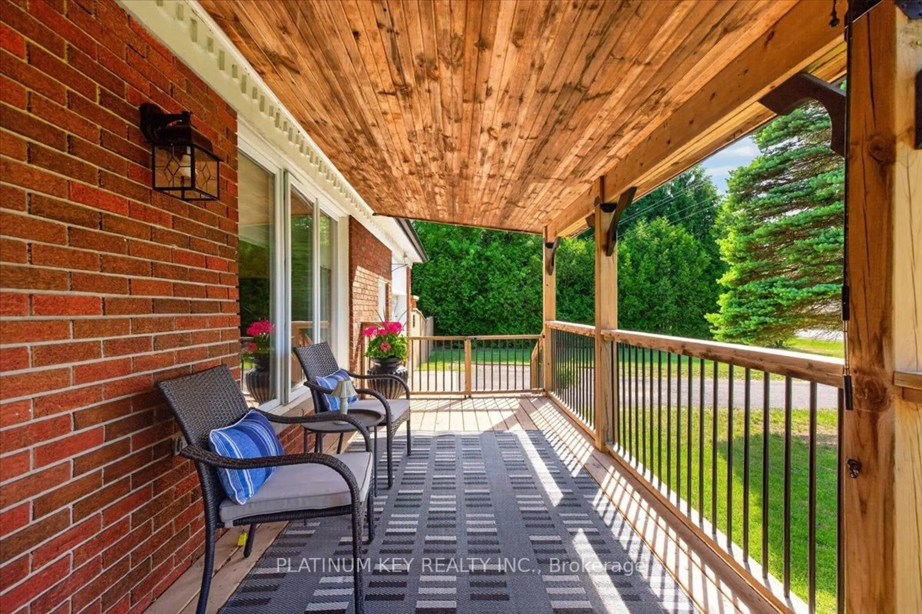 Patio, water/lake/river/ocean view for 8271 Glengyle Dr, Strathroy-Caradoc Ontario N7G 3H3