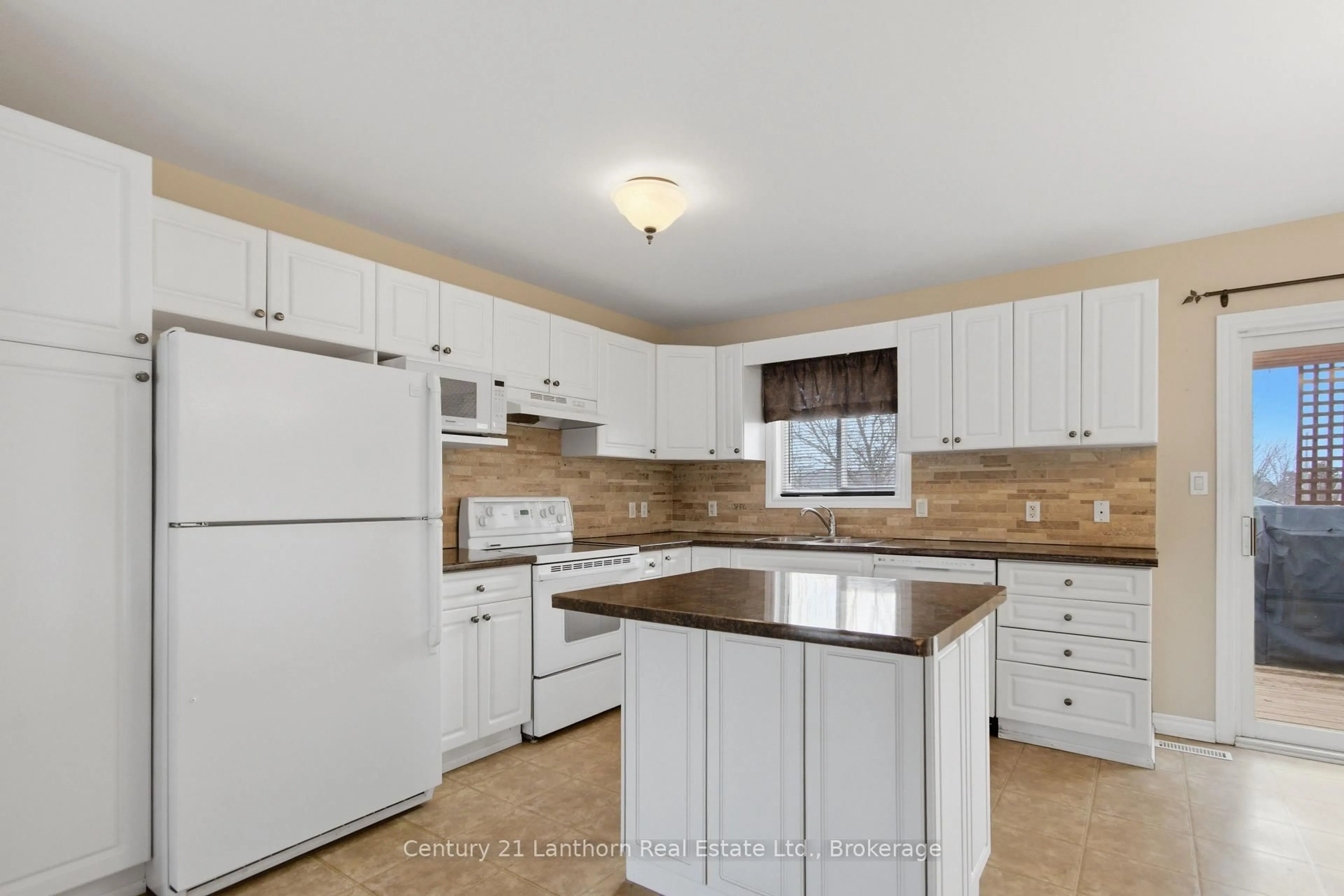 Standard kitchen, ceramic/tile floor for 6 Chisholm Sq, Belleville Ontario K8N 5Z4