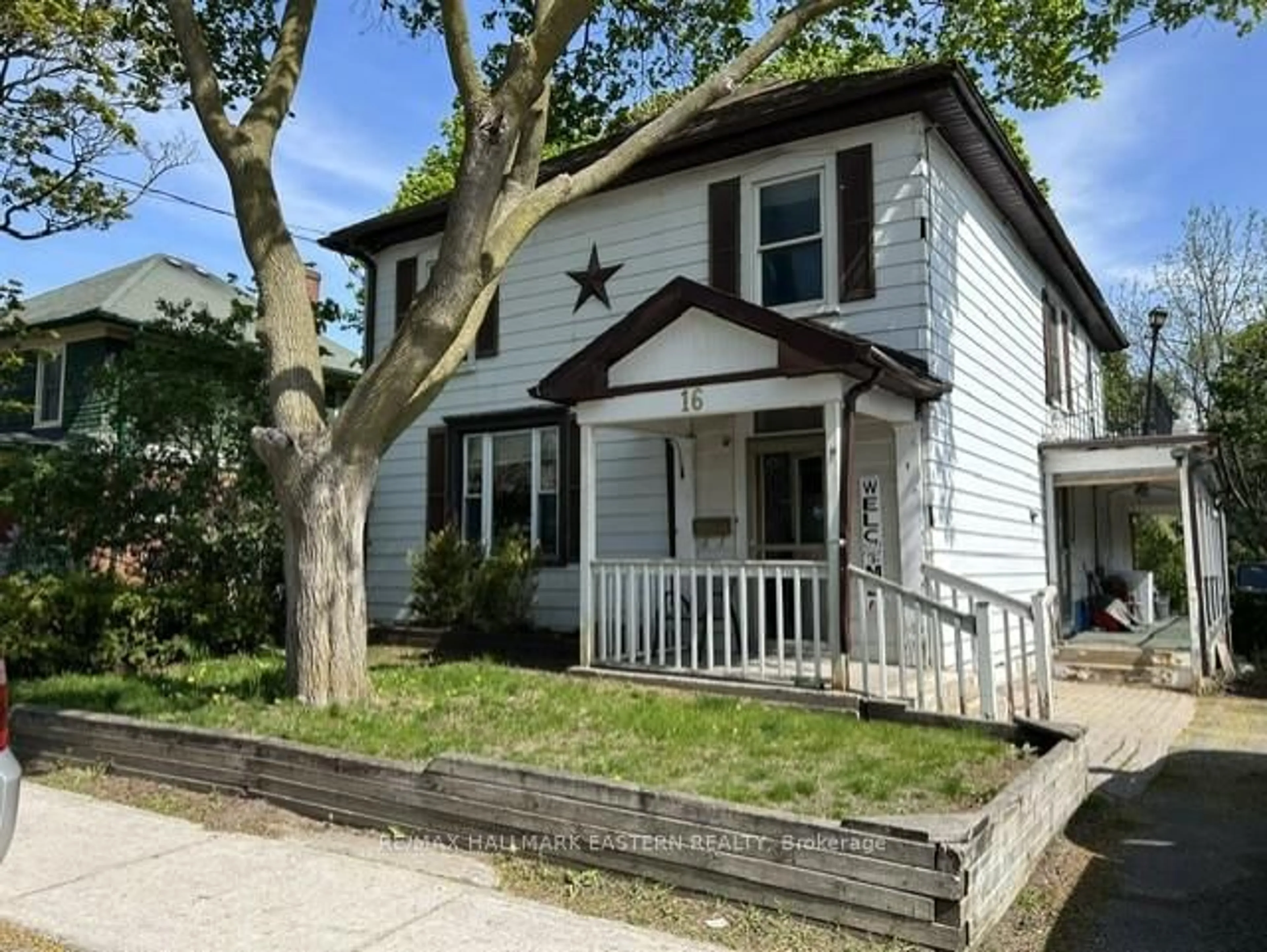 Home with vinyl exterior material, street for 16 Holloway St, Belleville Ontario K8P 1N6