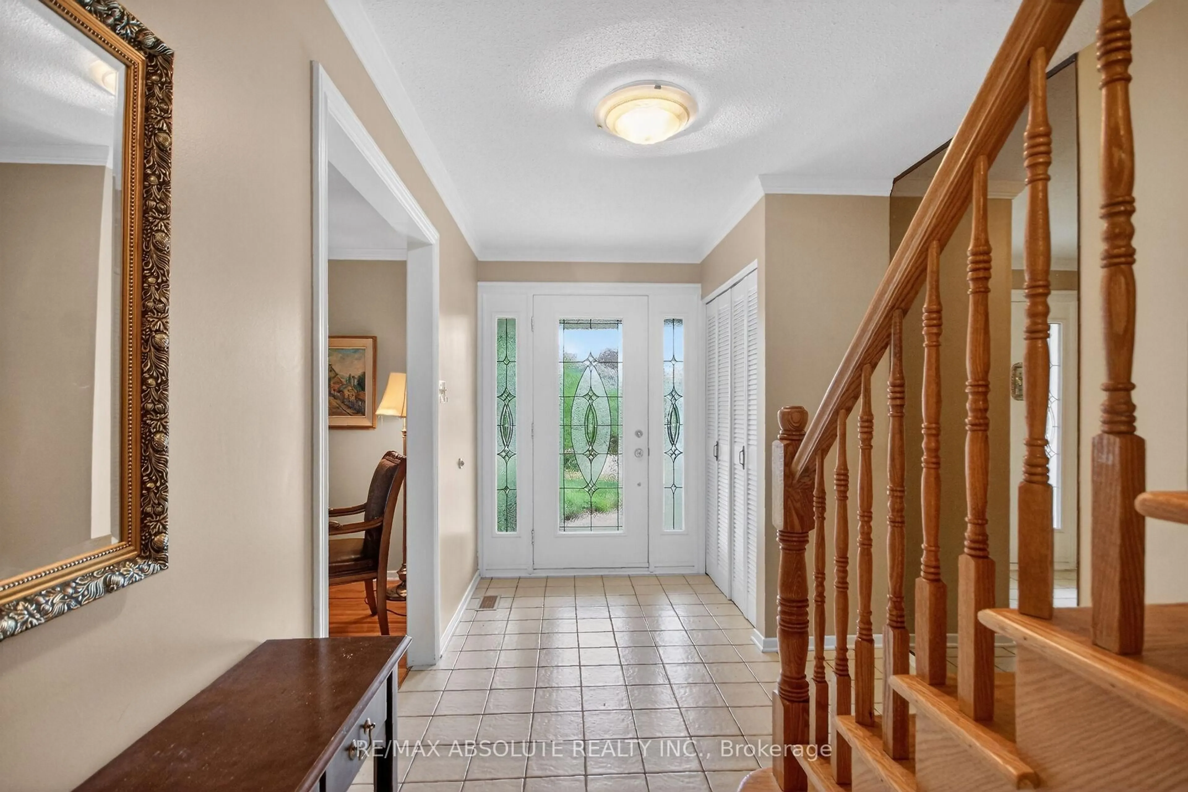 Indoor entryway for 1953 Mulberry Cres, Ottawa Ontario K1J 8J8