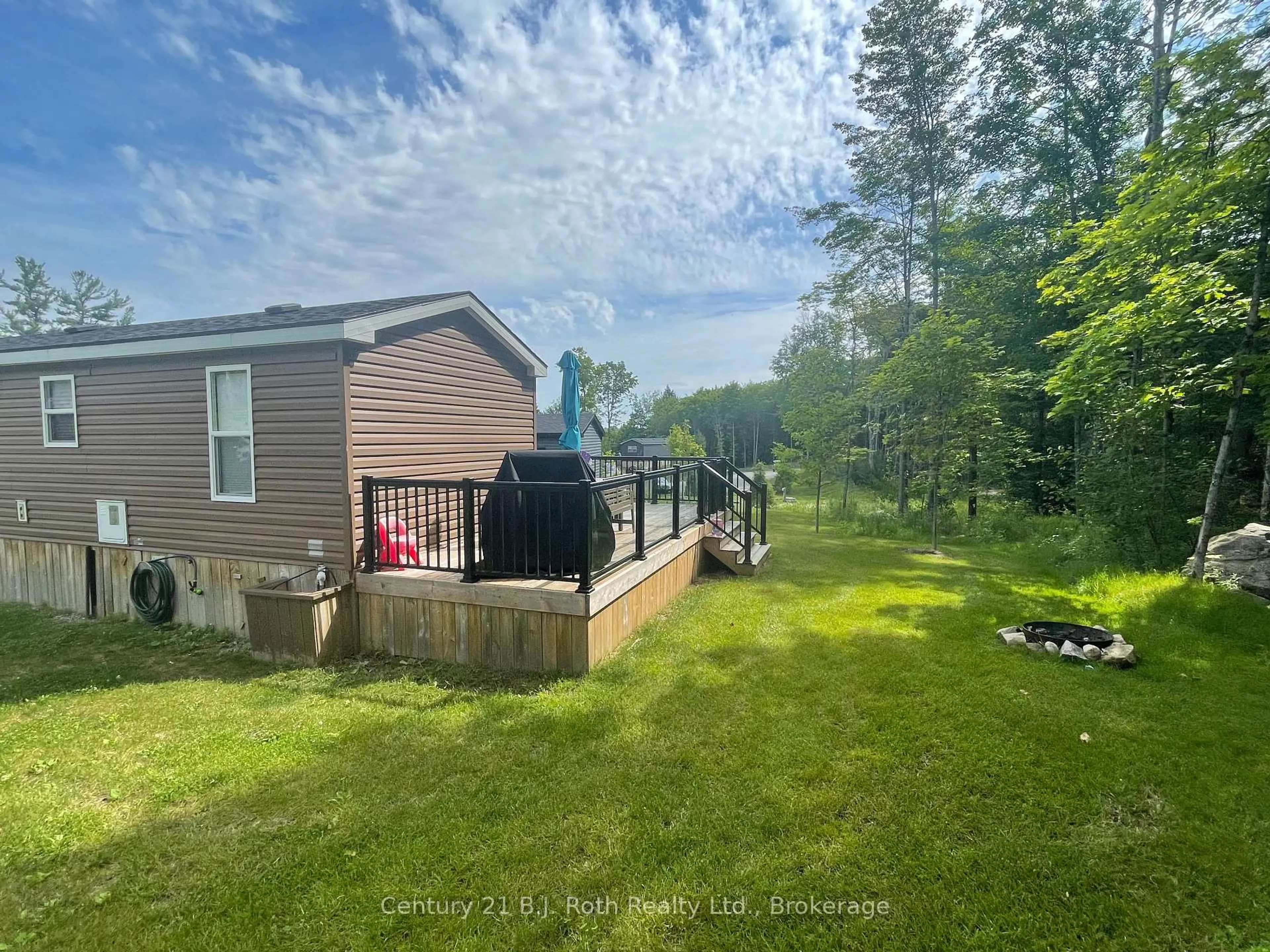 A pic from outside/outdoor area/front of a property/back of a property/a pic from drone, water/lake/river/ocean view for 1047 BONNIE LAKE CAMP Rd #70 Lulworth Court, Bracebridge Ontario P1L 1Y9
