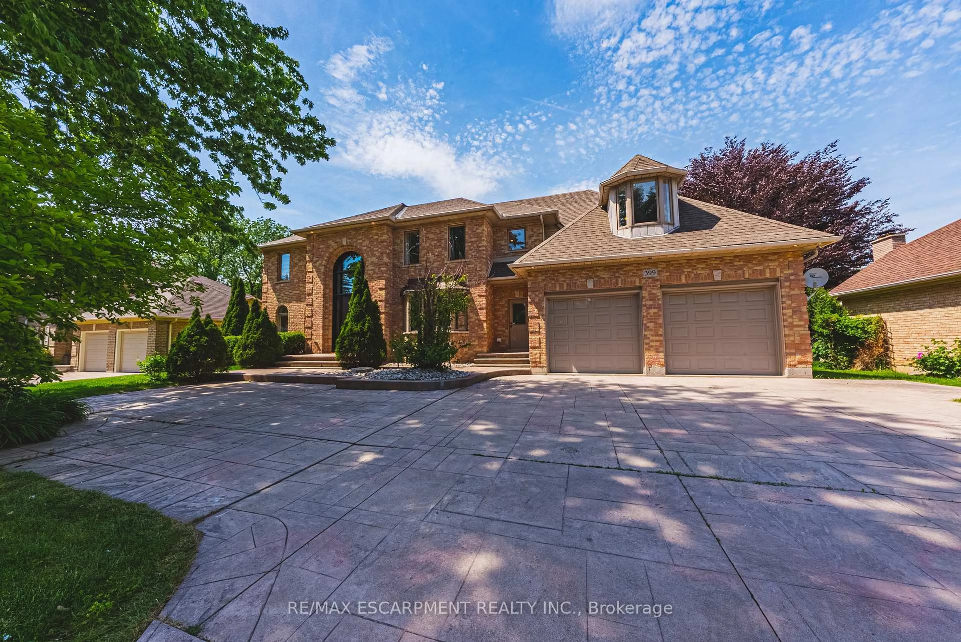 Home with brick exterior material, street for 399 Golf Links Rd, Hamilton Ontario L9G 4G6