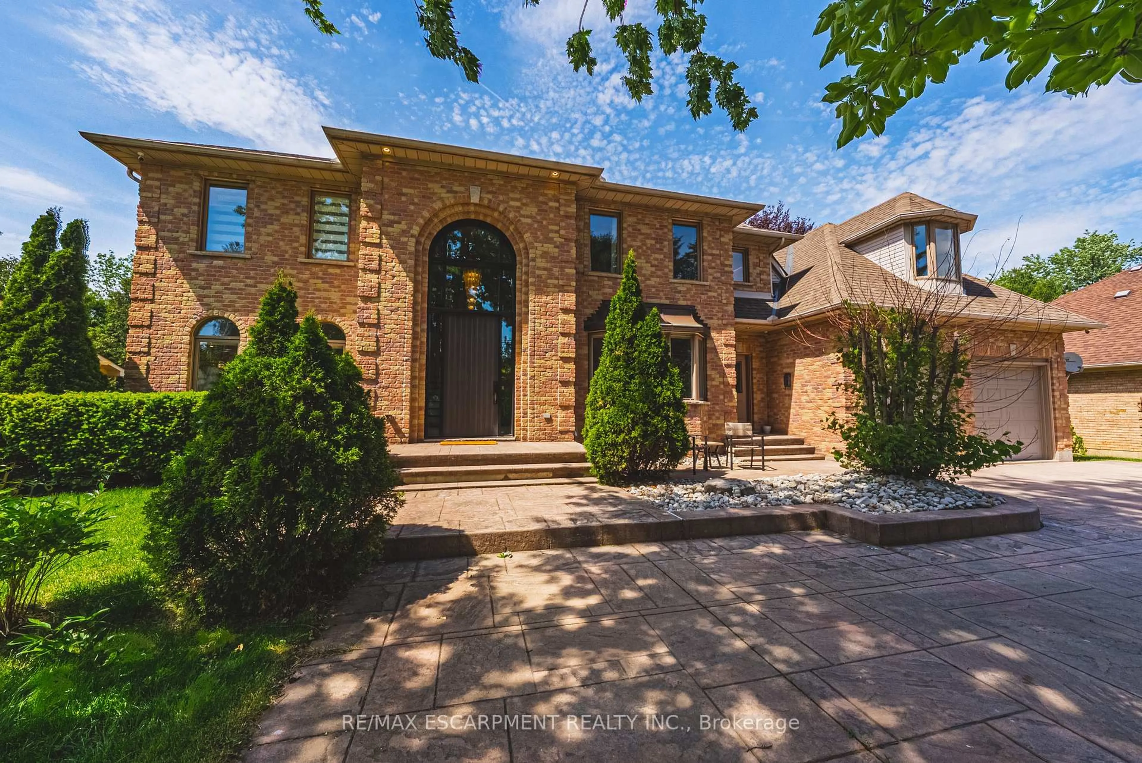 Home with brick exterior material, street for 399 Golf Links Rd, Hamilton Ontario L9G 4G6