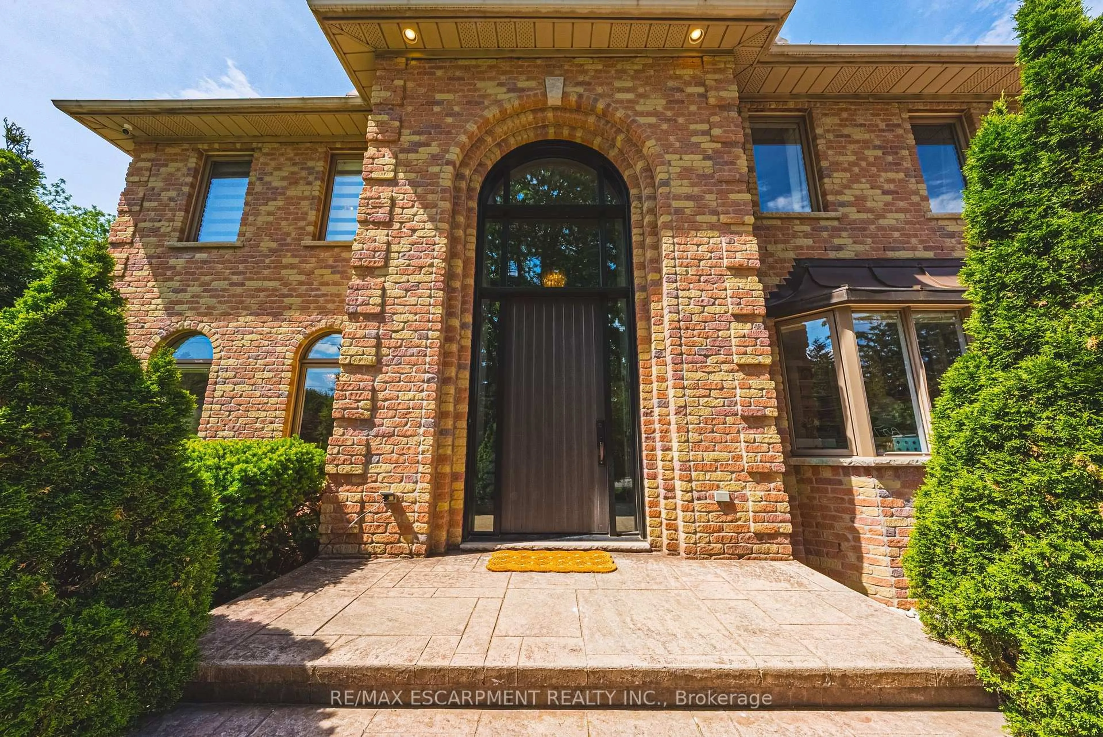 Home with brick exterior material, street for 399 Golf Links Rd, Hamilton Ontario L9G 4G6