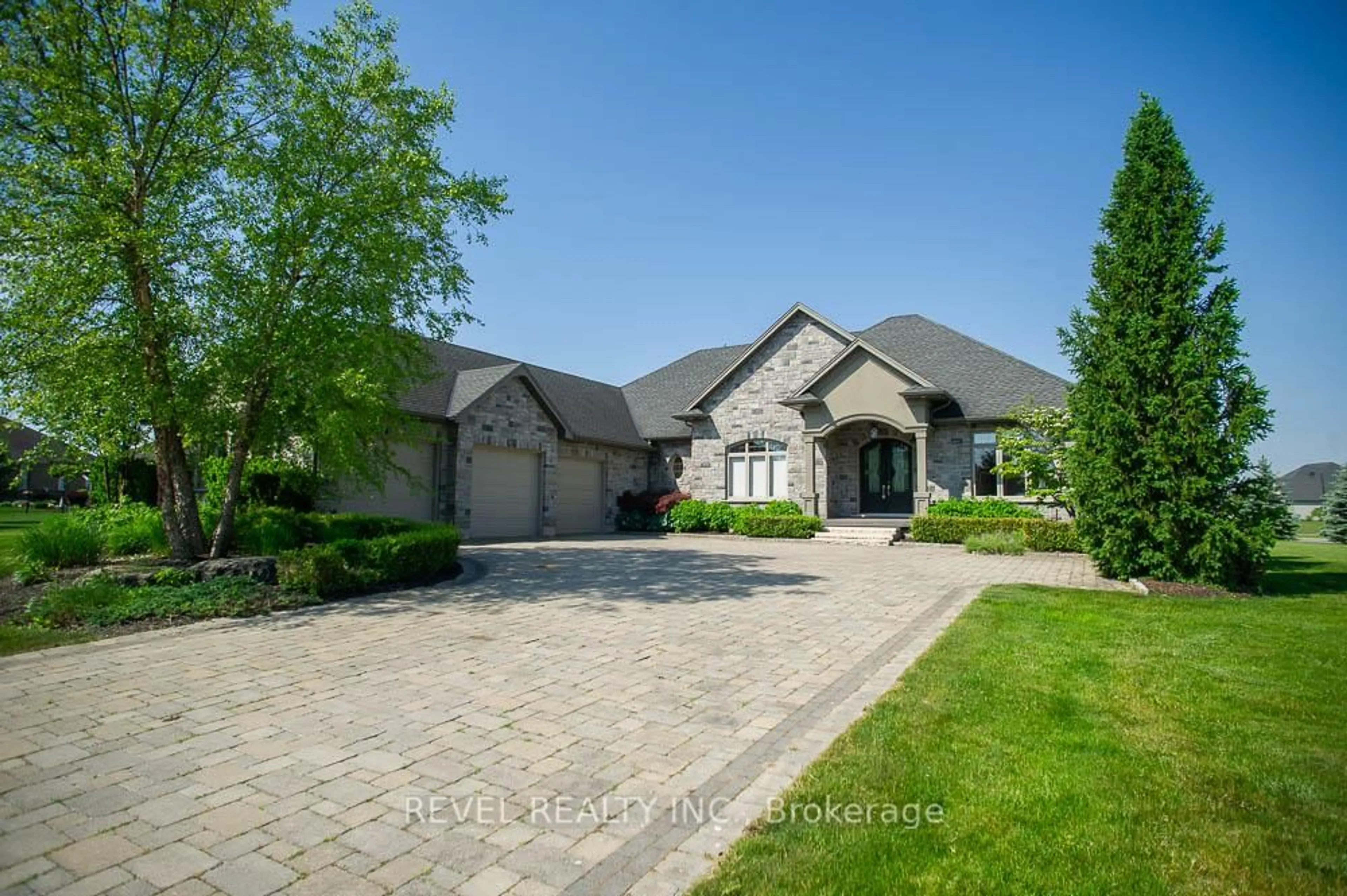 Home with brick exterior material, street for 29 Westlake Blvd, Brantford Ontario N3T 0E1