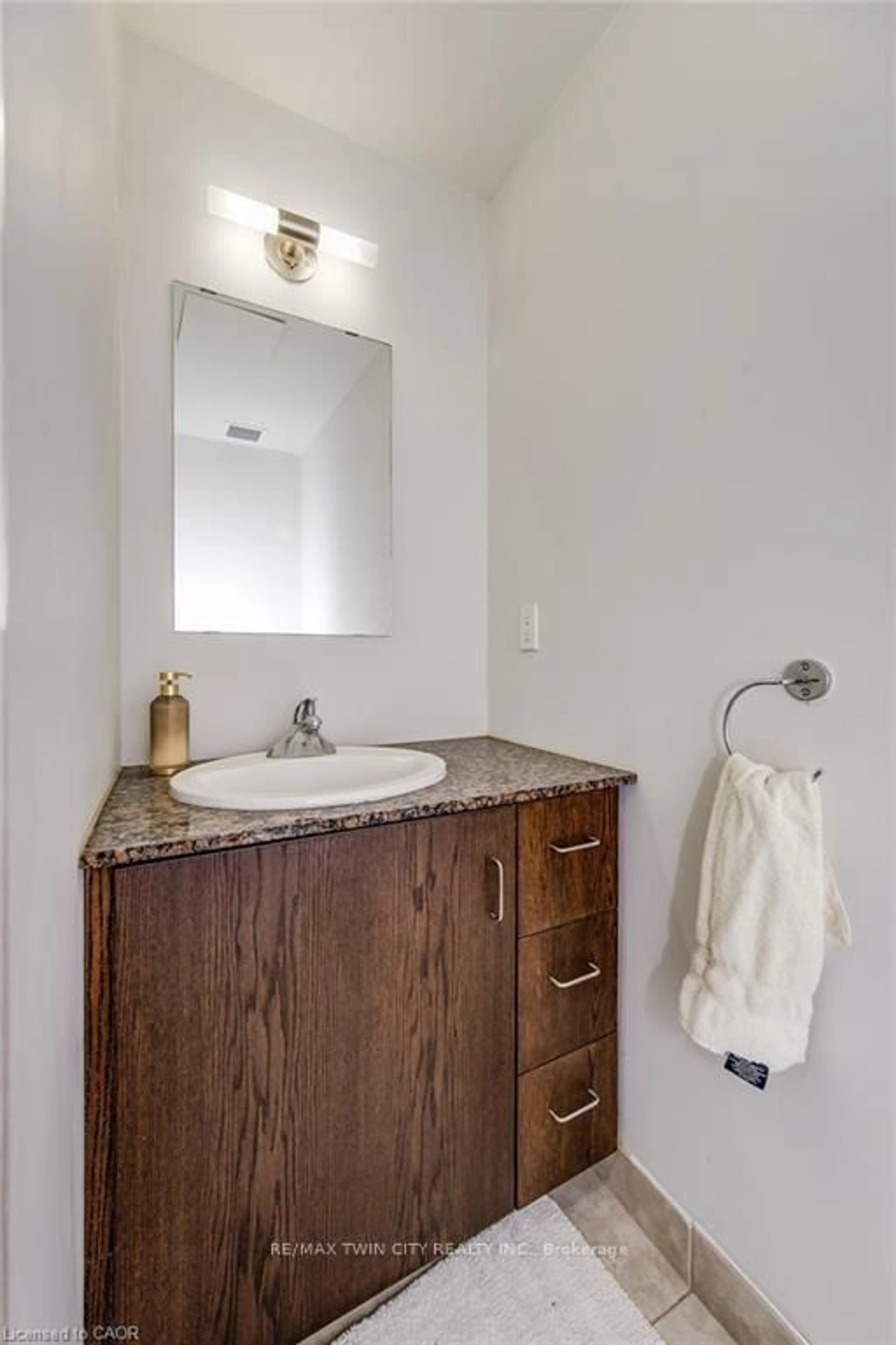 Standard bathroom, unknown for 191 King St #1202, Waterloo Ontario N2J 1R1