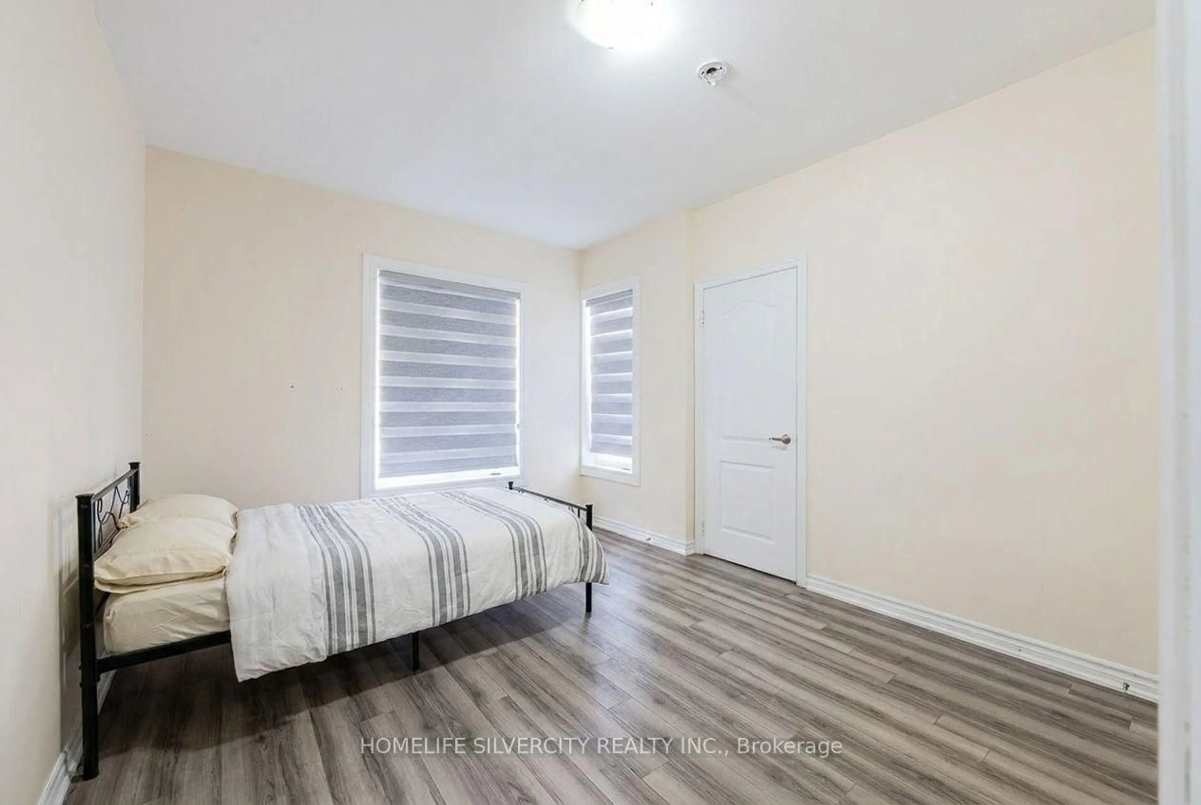 A pic of a room for 544 Dundas St, London East Ontario N6B 1W8