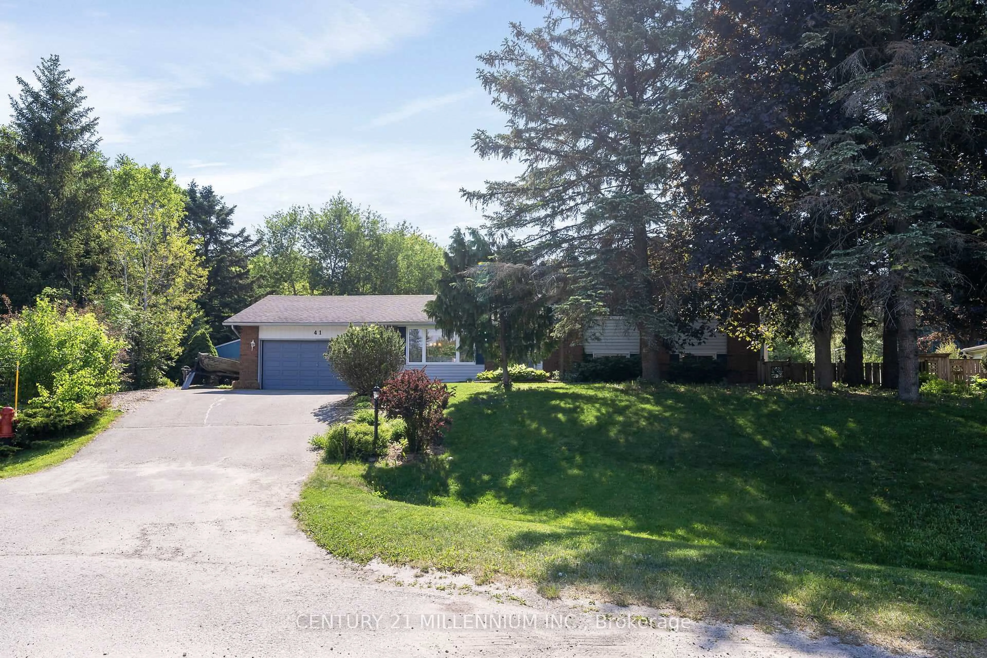 A pic from outside/outdoor area/front of a property/back of a property/a pic from drone, street for 41 Douglas Cres, Erin Ontario N0B 1Z0