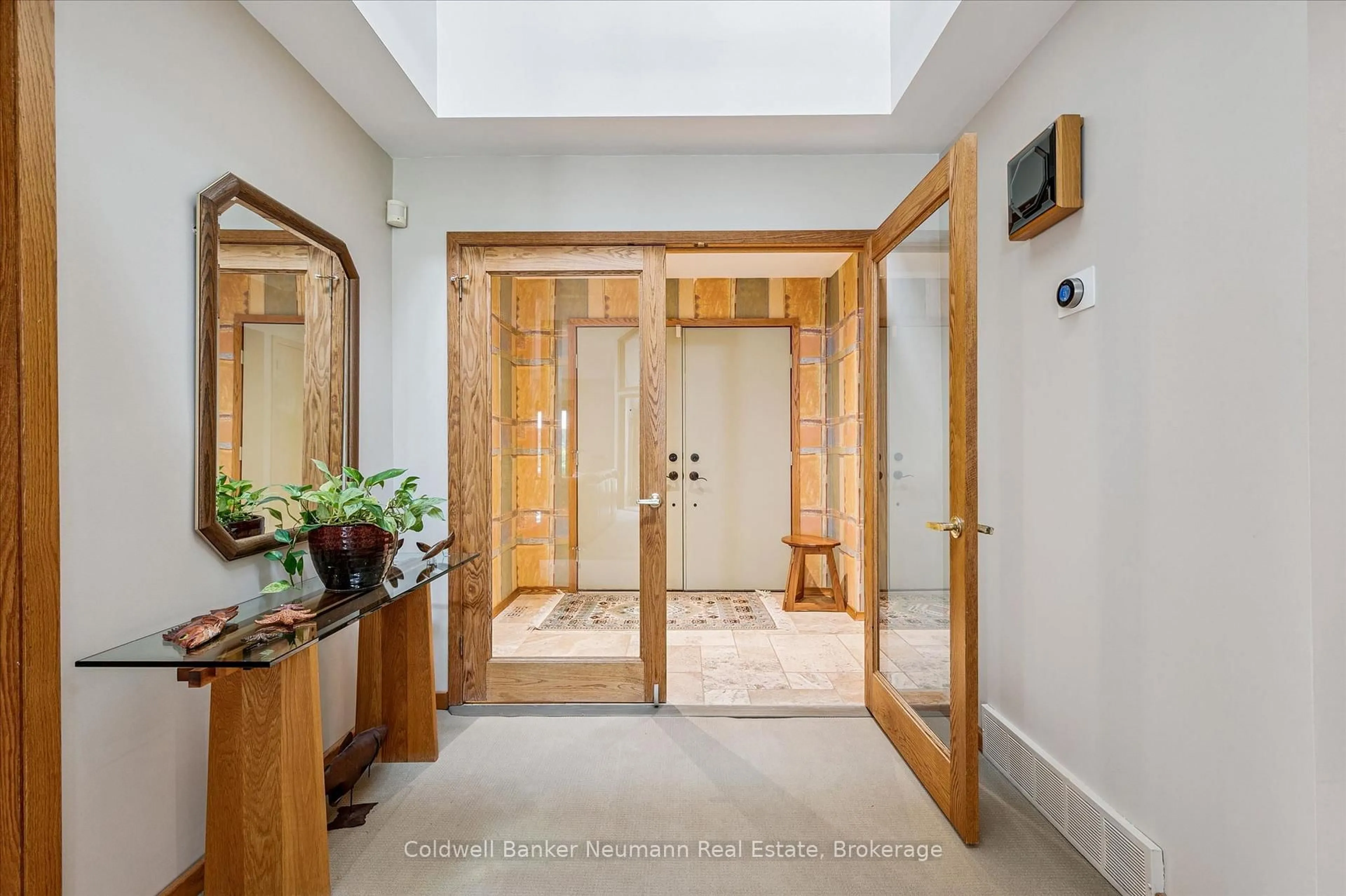 Indoor foyer for 69 Woodland Glen Dr, Guelph Ontario N1G 3S3