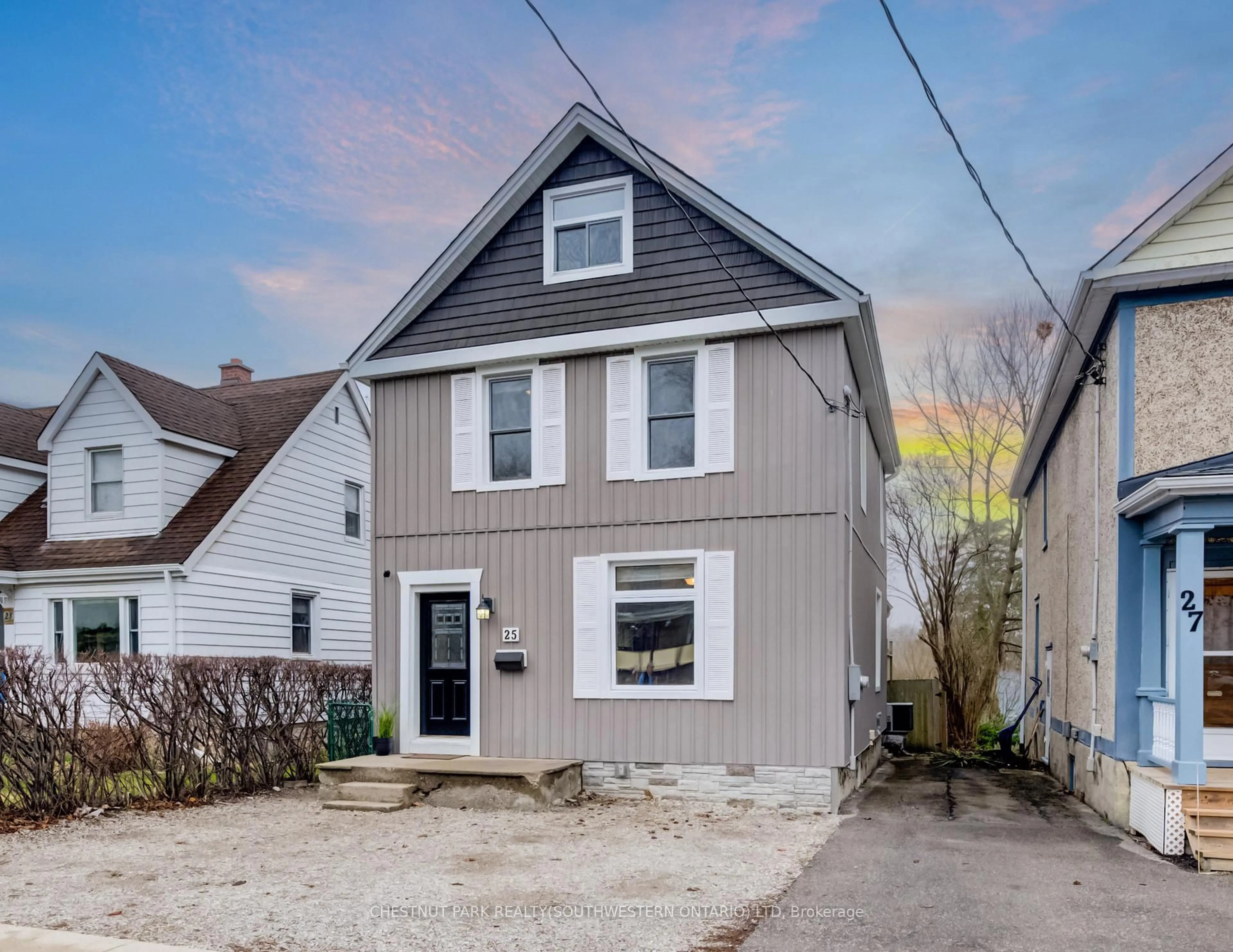 Unknown for 25 John St, Cambridge Ontario N1S 2V3