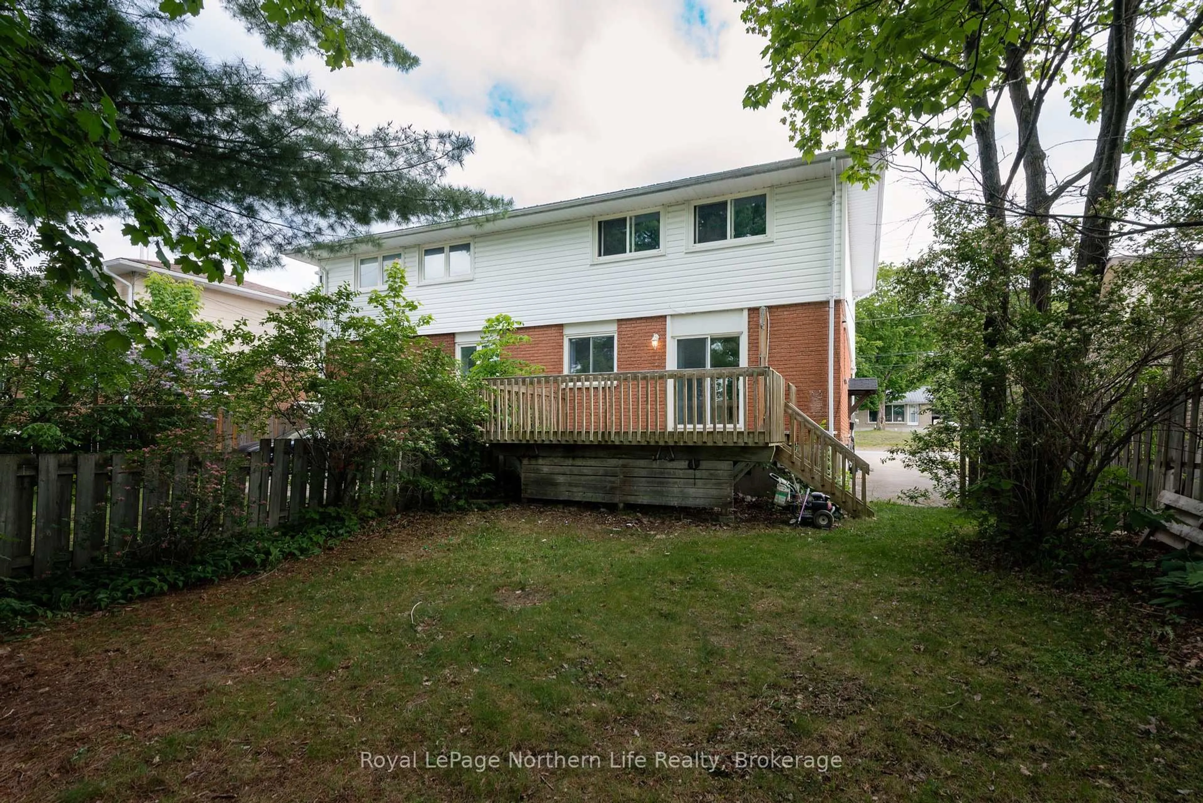 A pic from outside/outdoor area/front of a property/back of a property/a pic from drone, street for 481 Ski Club Rd, North Bay Ontario P1B 7R3