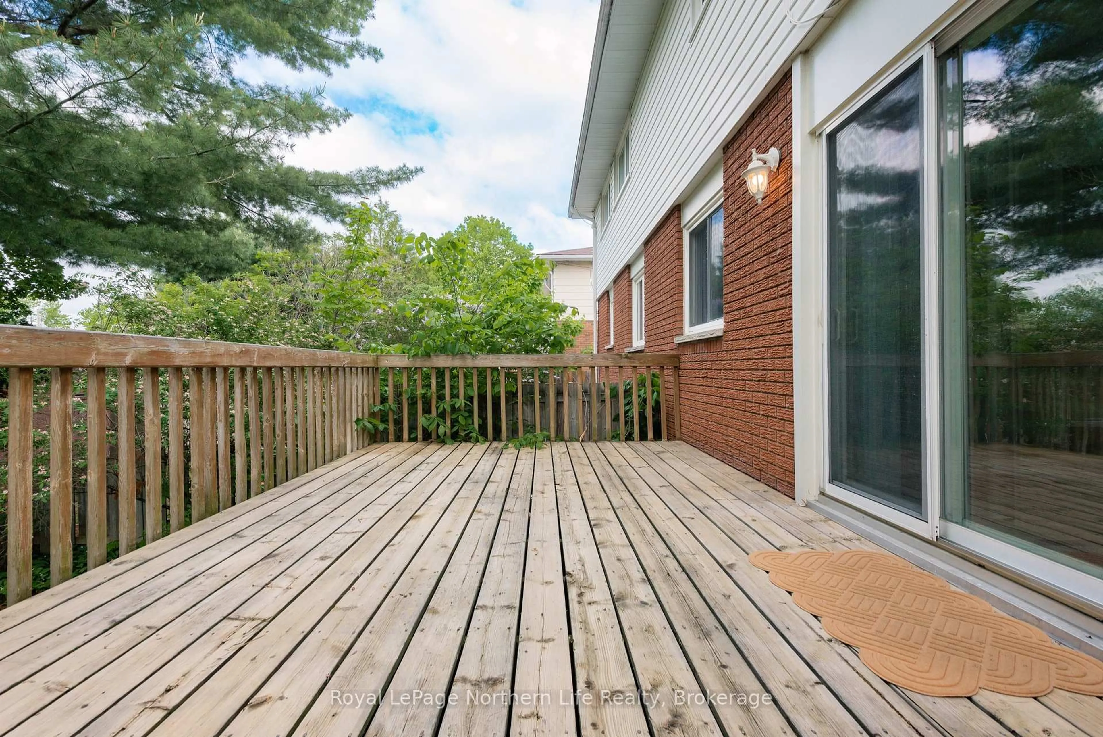 Patio, street for 481 Ski Club Rd, North Bay Ontario P1B 7R3