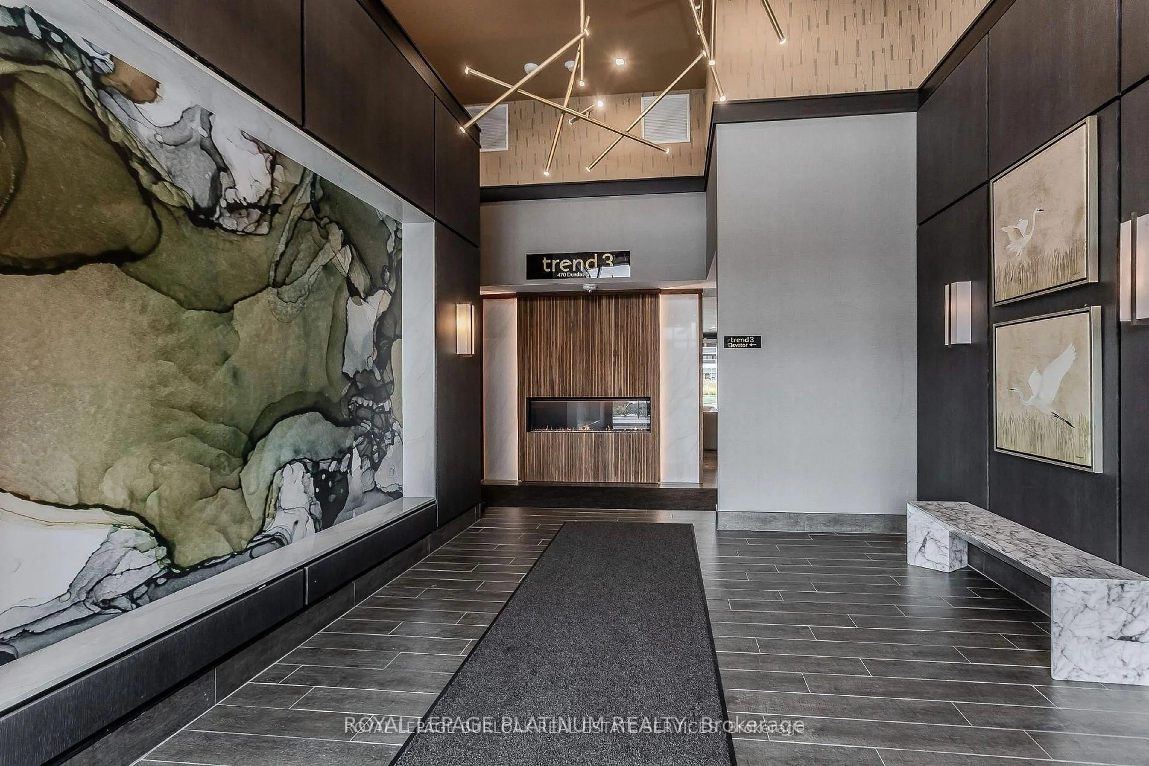 Indoor foyer for 470 Dundas St #114, Hamilton Ontario L8B 2A6