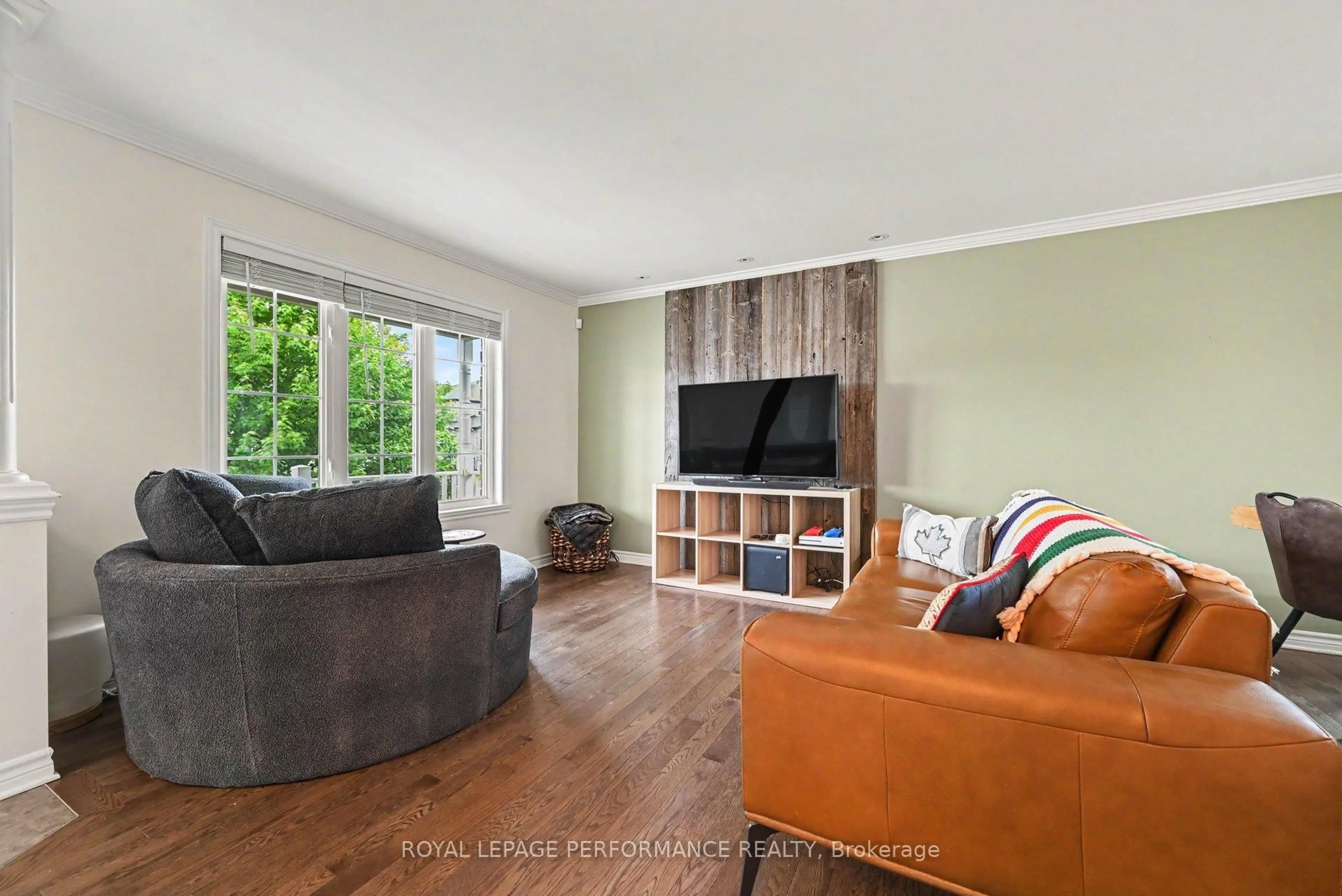 Living room with furniture, wood/laminate floor for 71 Mayer St, The Nation Ontario K0A 2M0