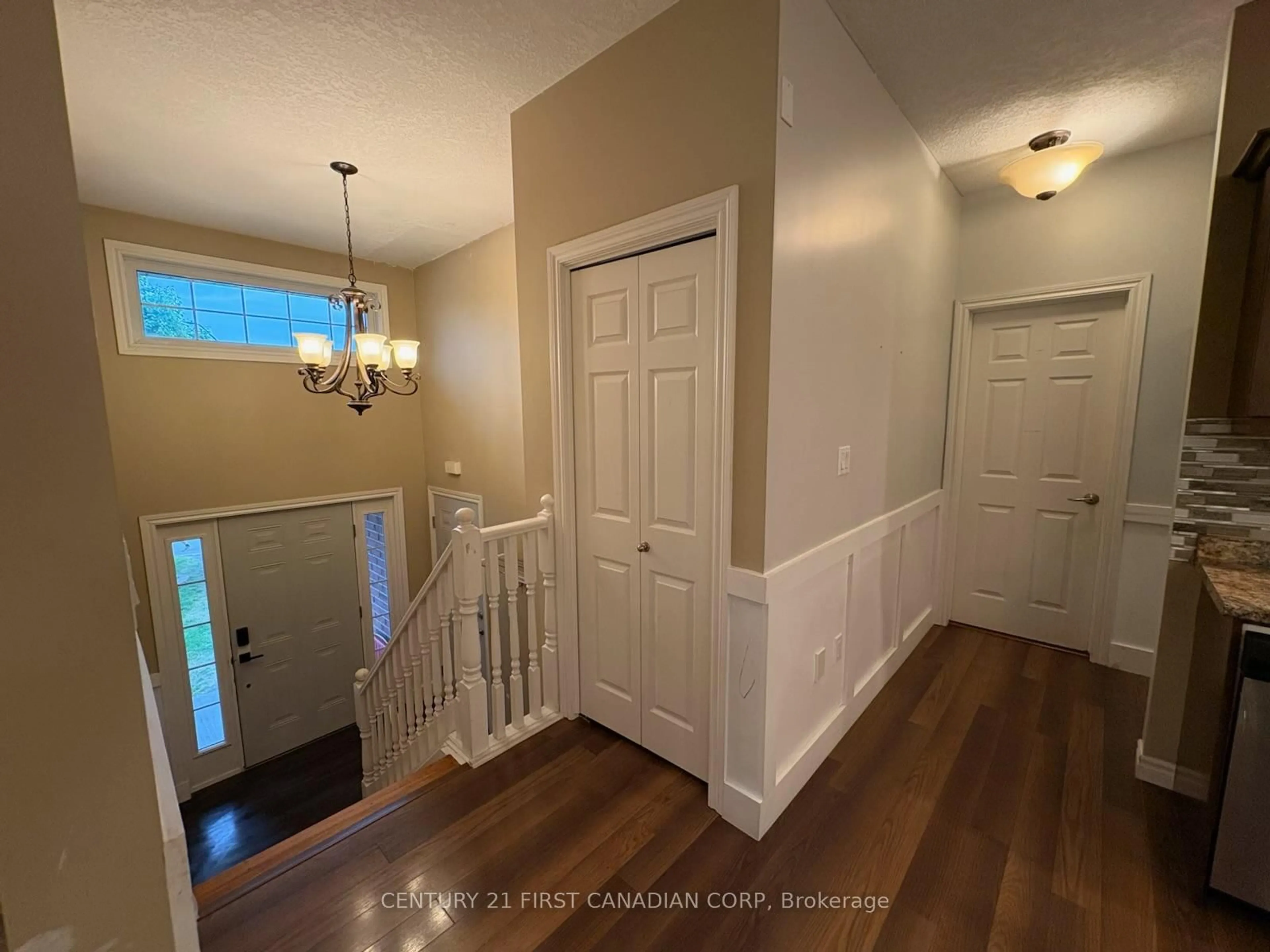 Indoor entryway for 11 Jacklin Crt, Central Elgin Ontario N5P 0C3