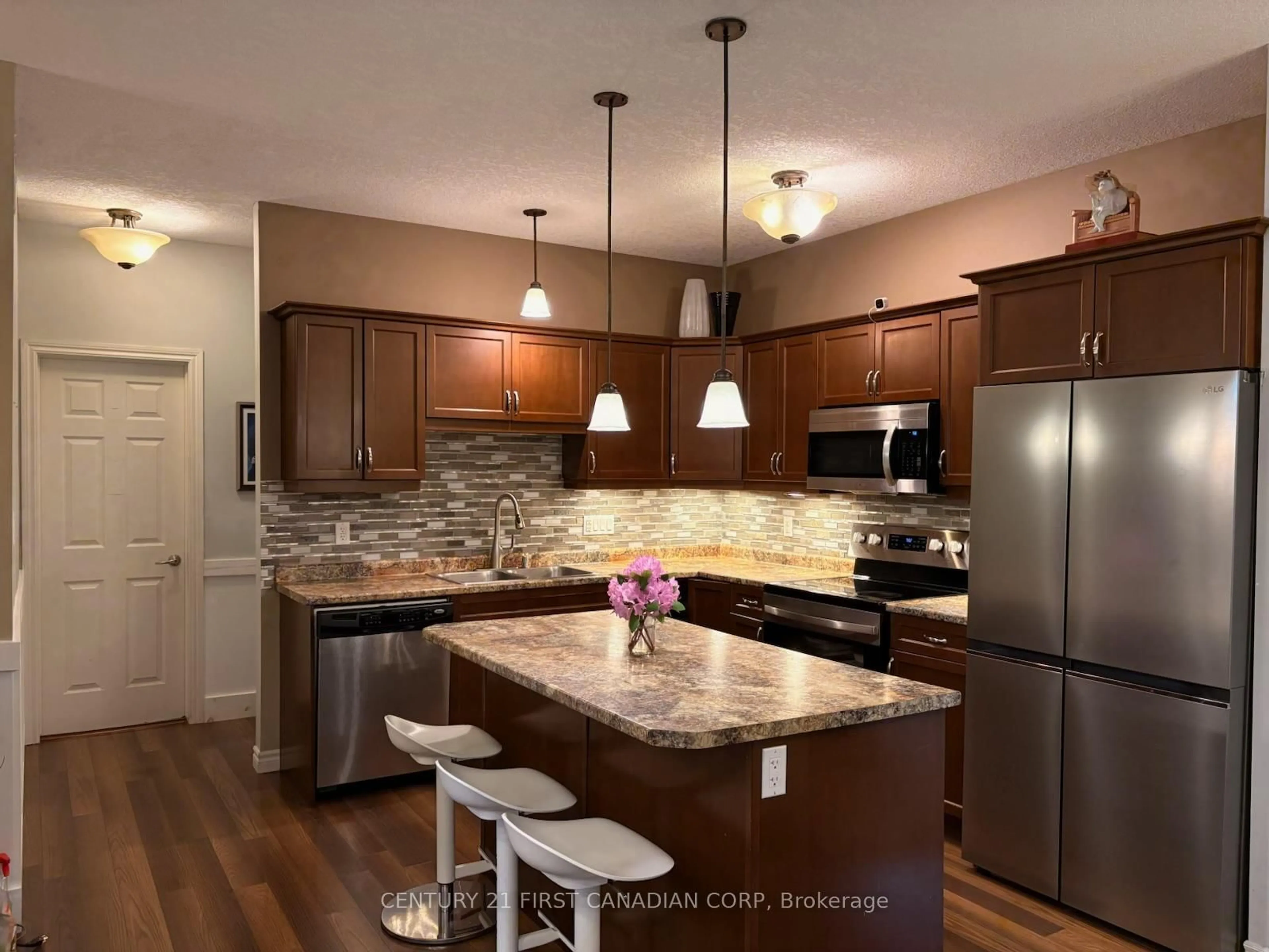 Open concept kitchen, wood/laminate floor for 11 Jacklin Crt, Central Elgin Ontario N5P 0C3