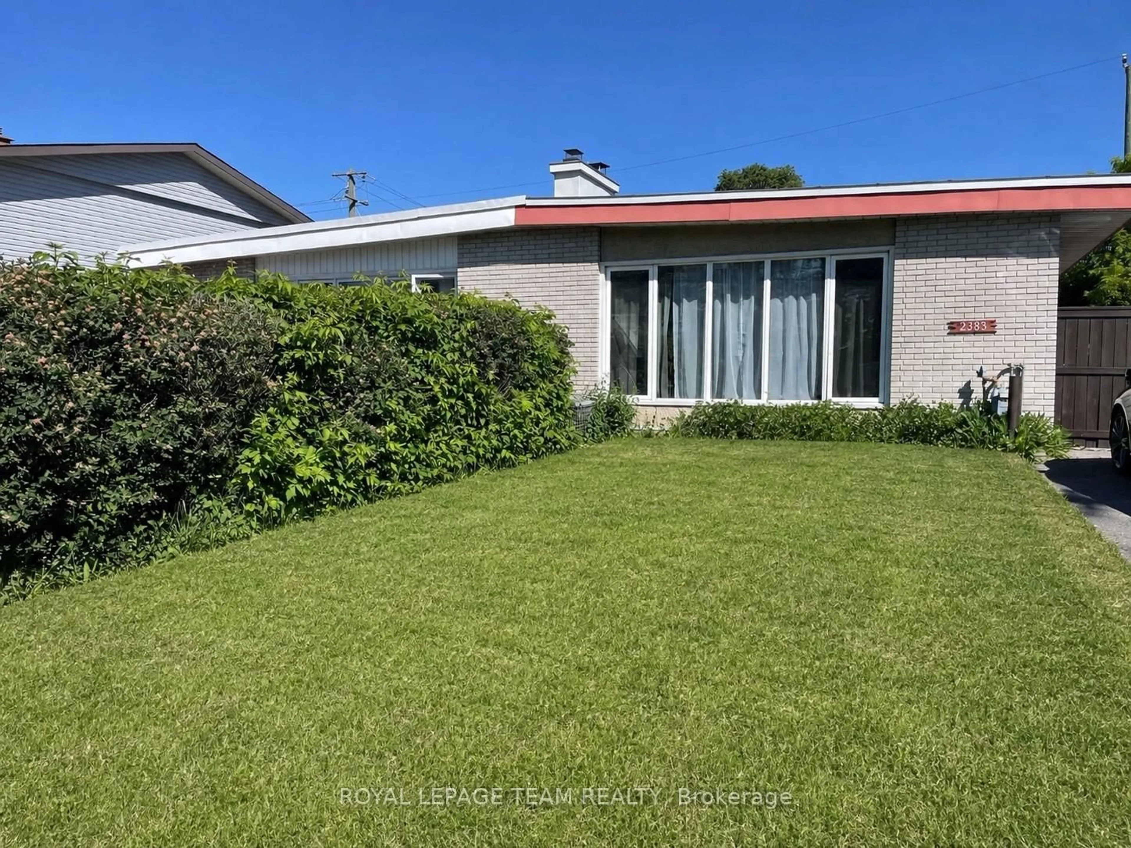 A pic from outside/outdoor area/front of a property/back of a property/a pic from drone, street for 2383 Walkley Rd, Ottawa Ontario K1G 3H1