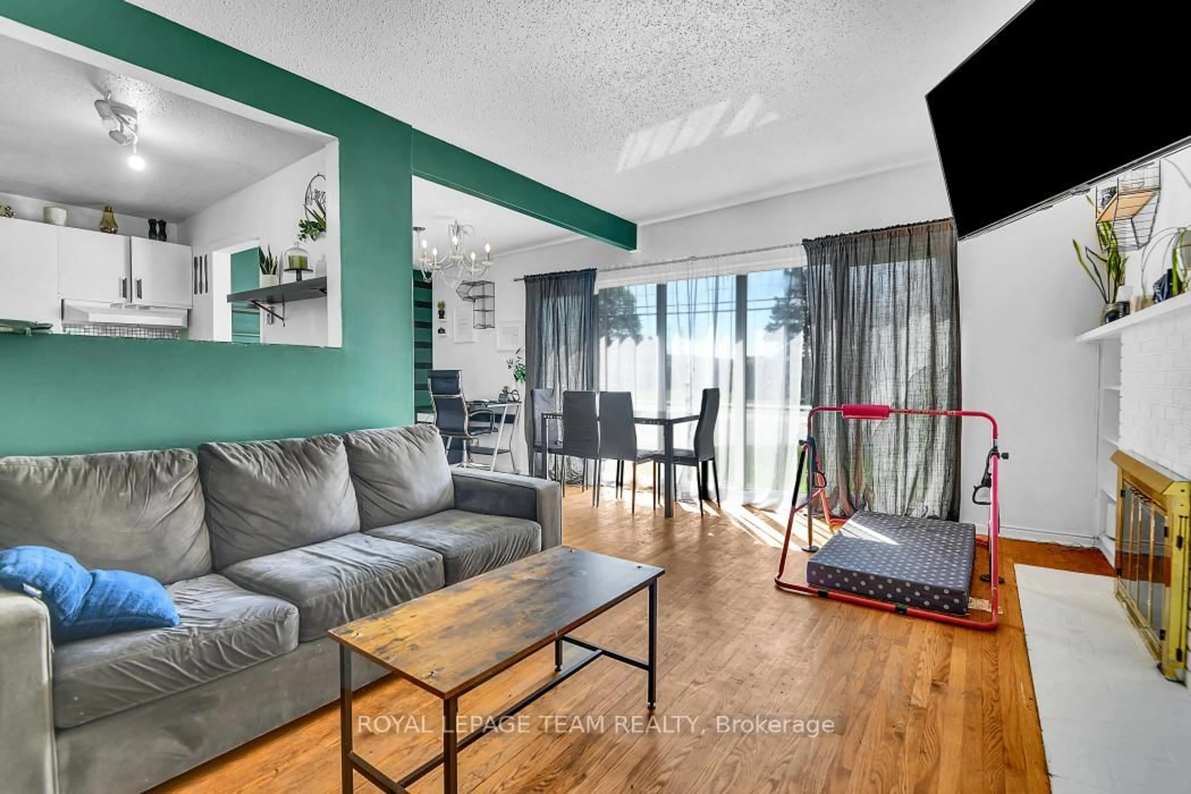 Living room with furniture, unknown for 2383 Walkley Rd, Ottawa Ontario K1G 3H1