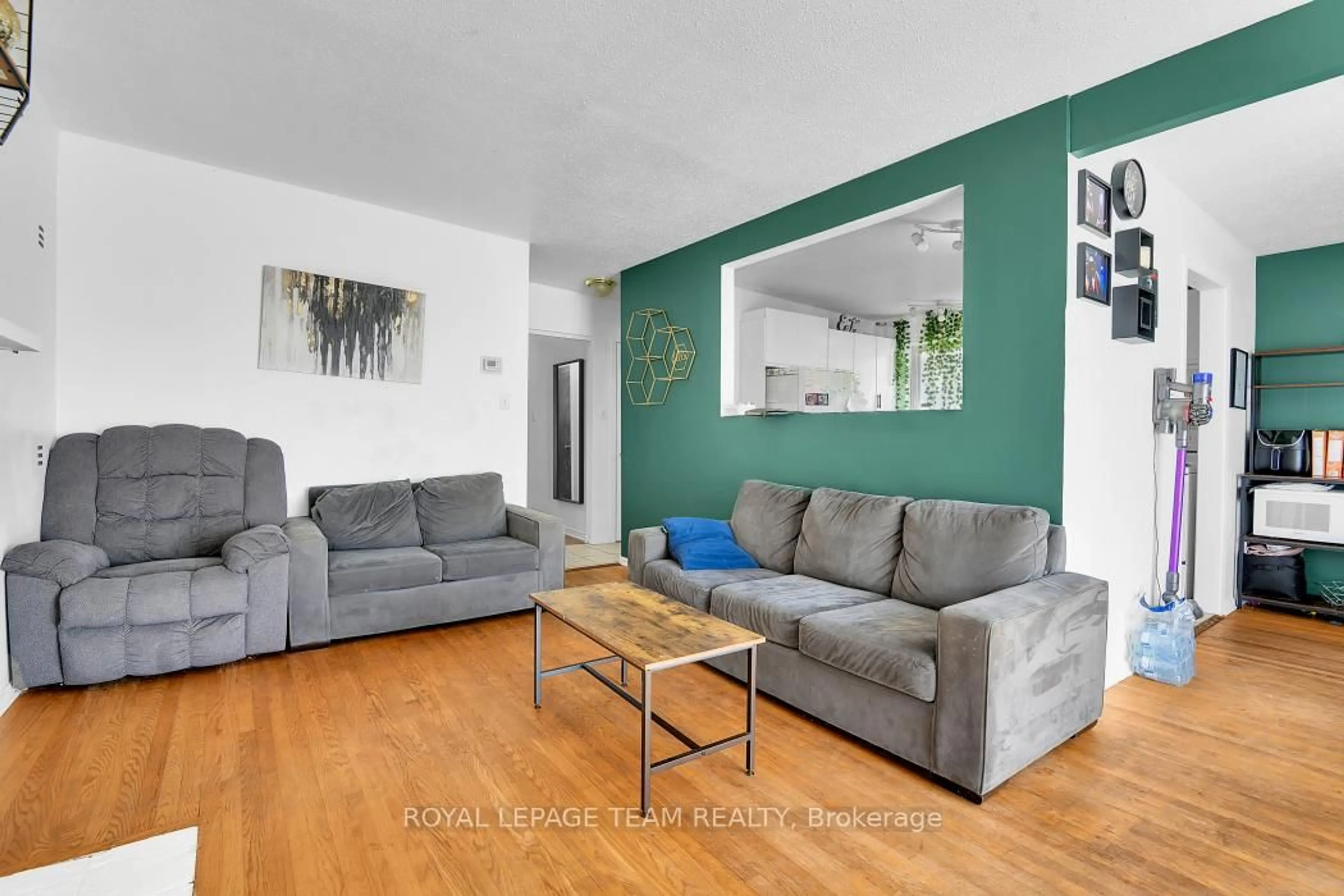 Living room with furniture, unknown for 2383 Walkley Rd, Ottawa Ontario K1G 3H1