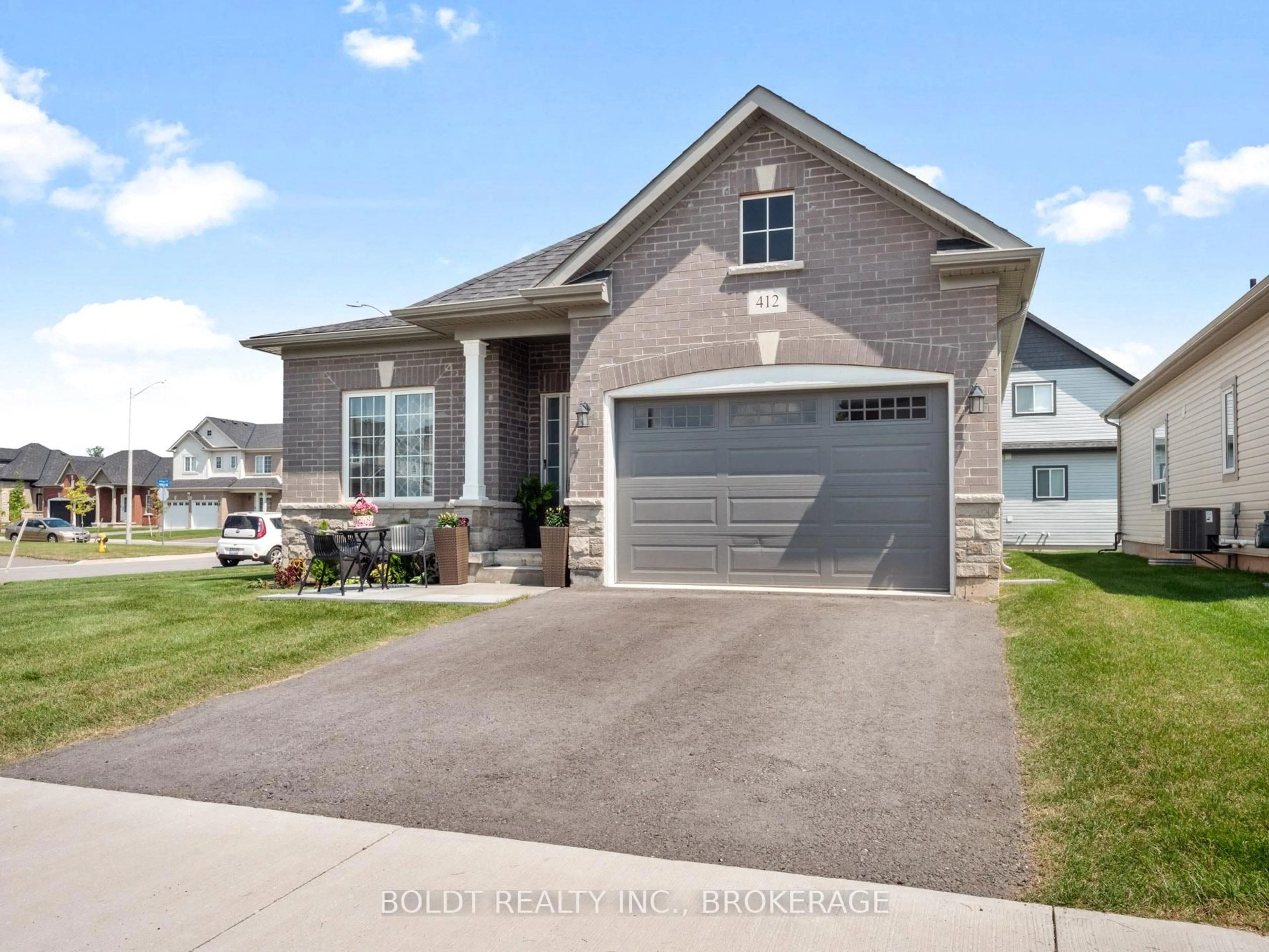 Home with brick exterior material, street for 412 Hummel Cres, Fort Erie Ontario L2A 0E8