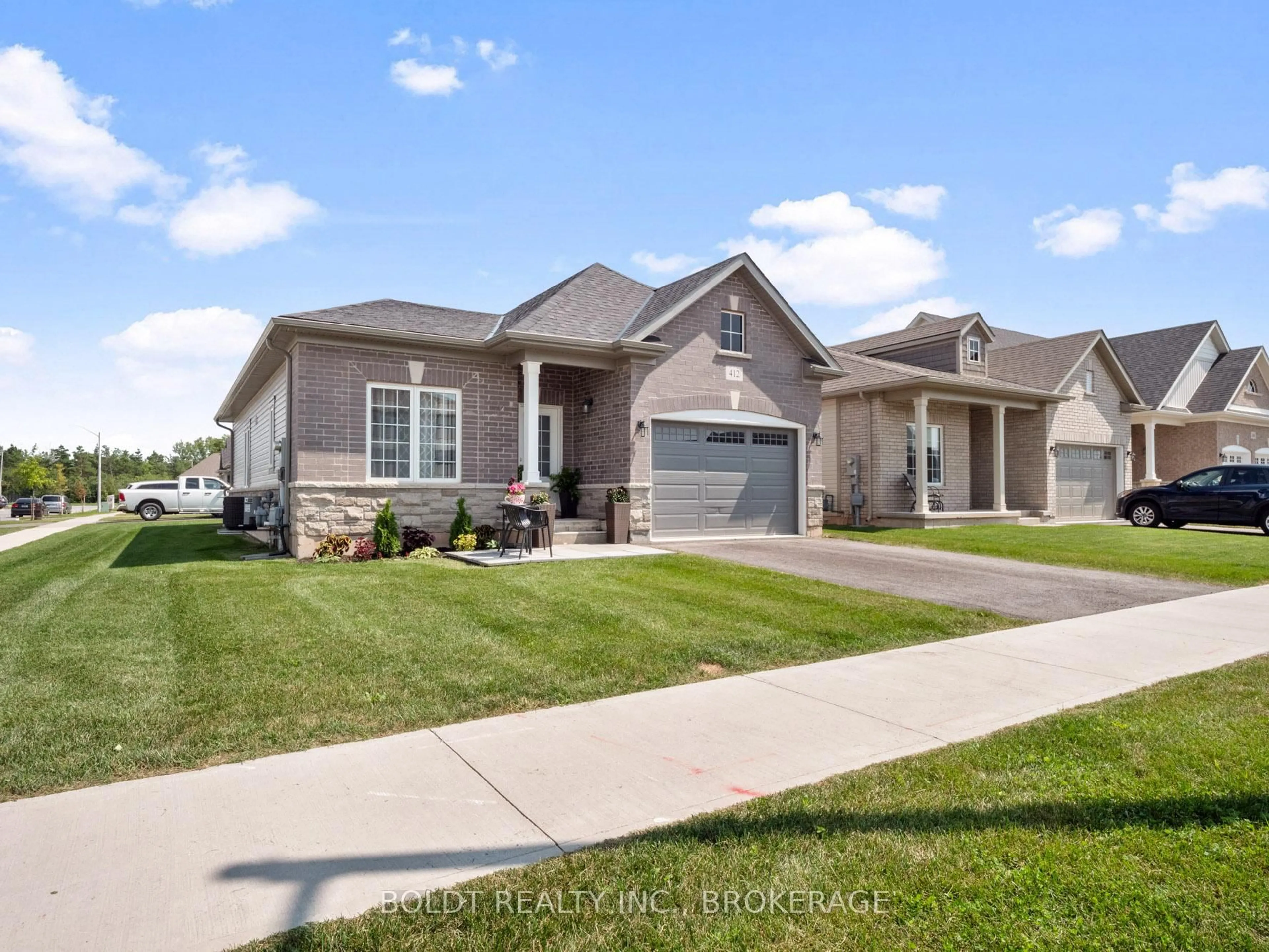Home with brick exterior material, street for 412 Hummel Cres, Fort Erie Ontario L2A 0E8
