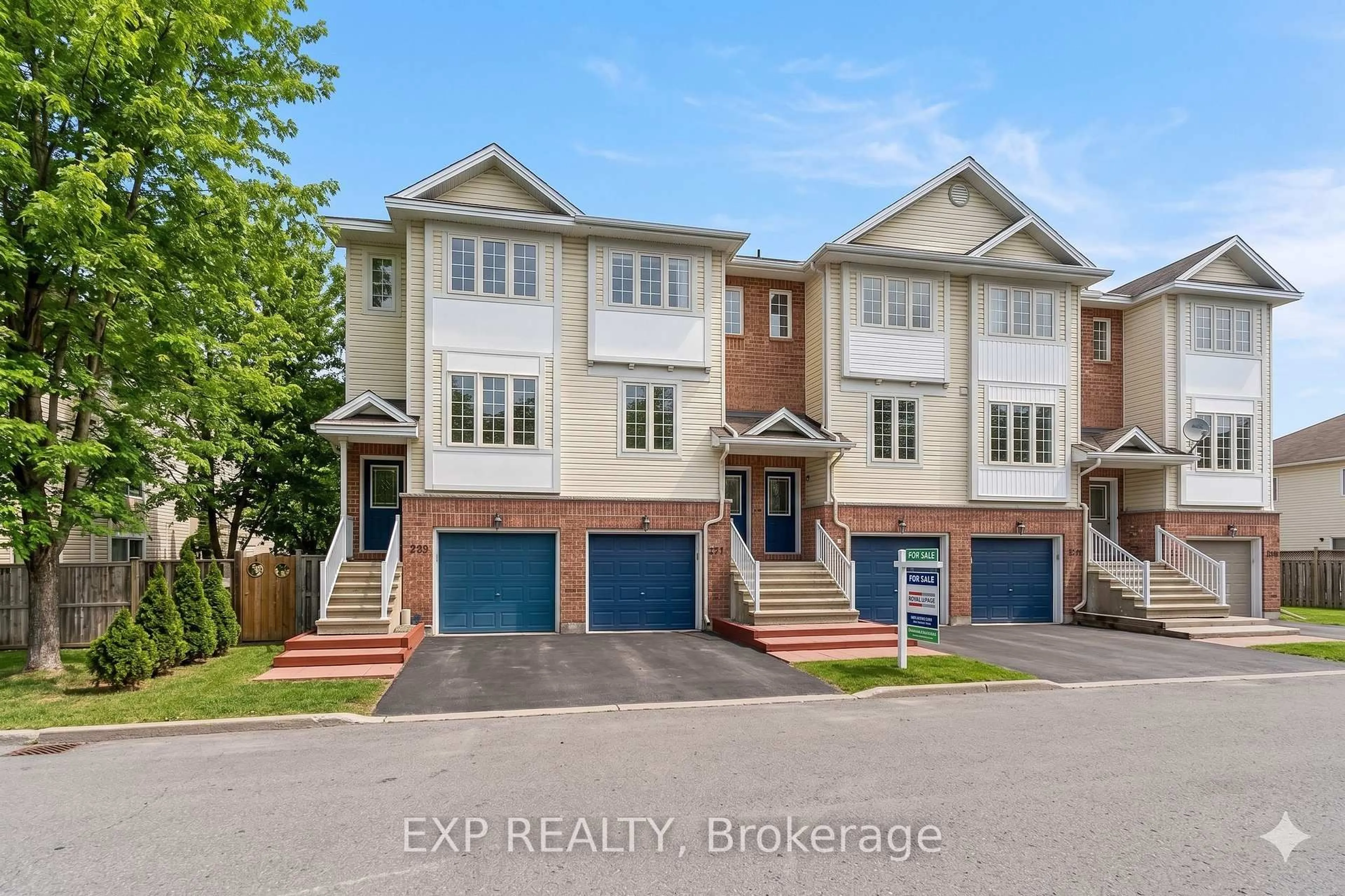 A pic from outside/outdoor area/front of a property/back of a property/a pic from drone, street for 211 Gershwin Private, Ottawa Ontario K2H 1G6