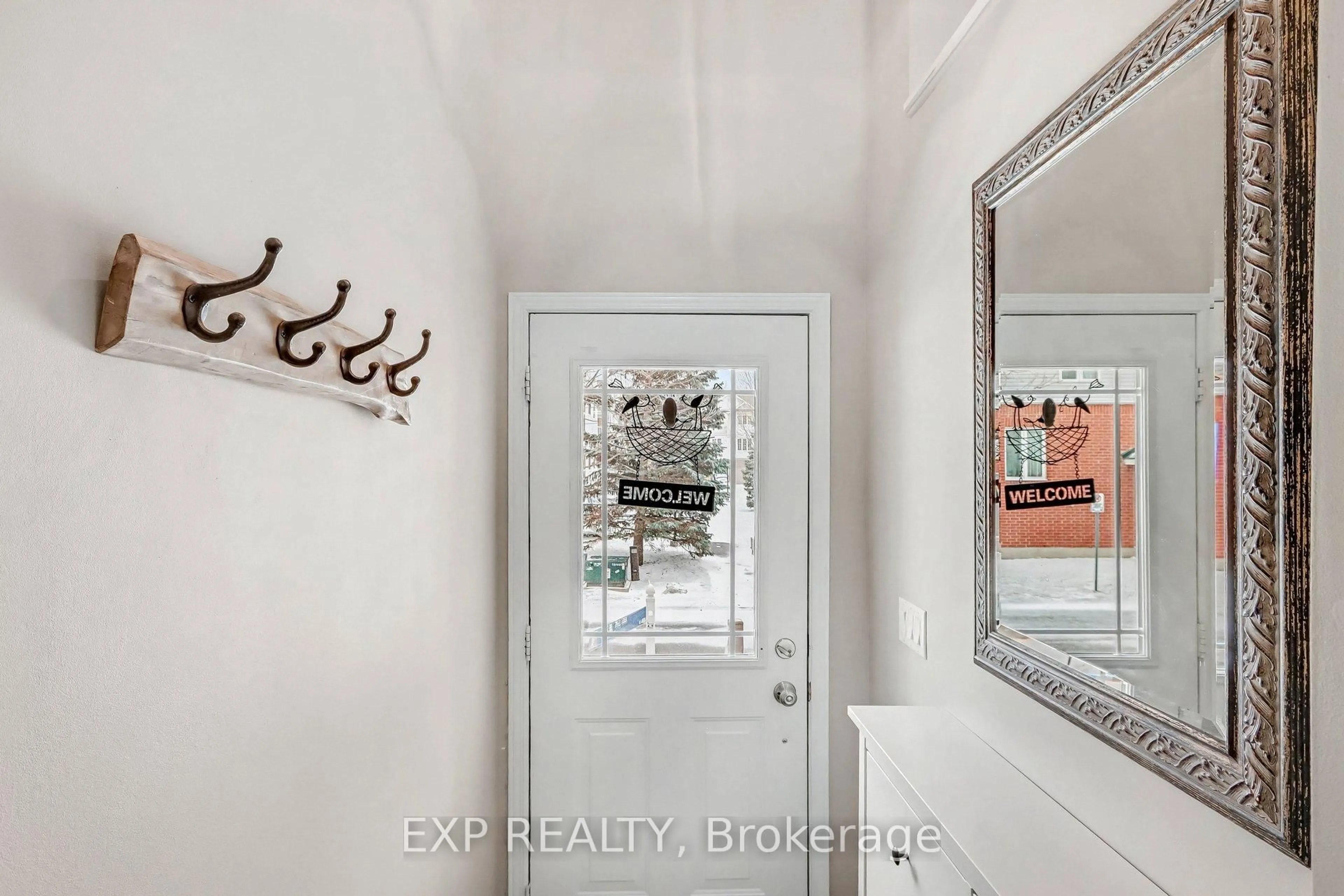 Indoor entryway for 211 Gershwin Private, Ottawa Ontario K2H 1G6