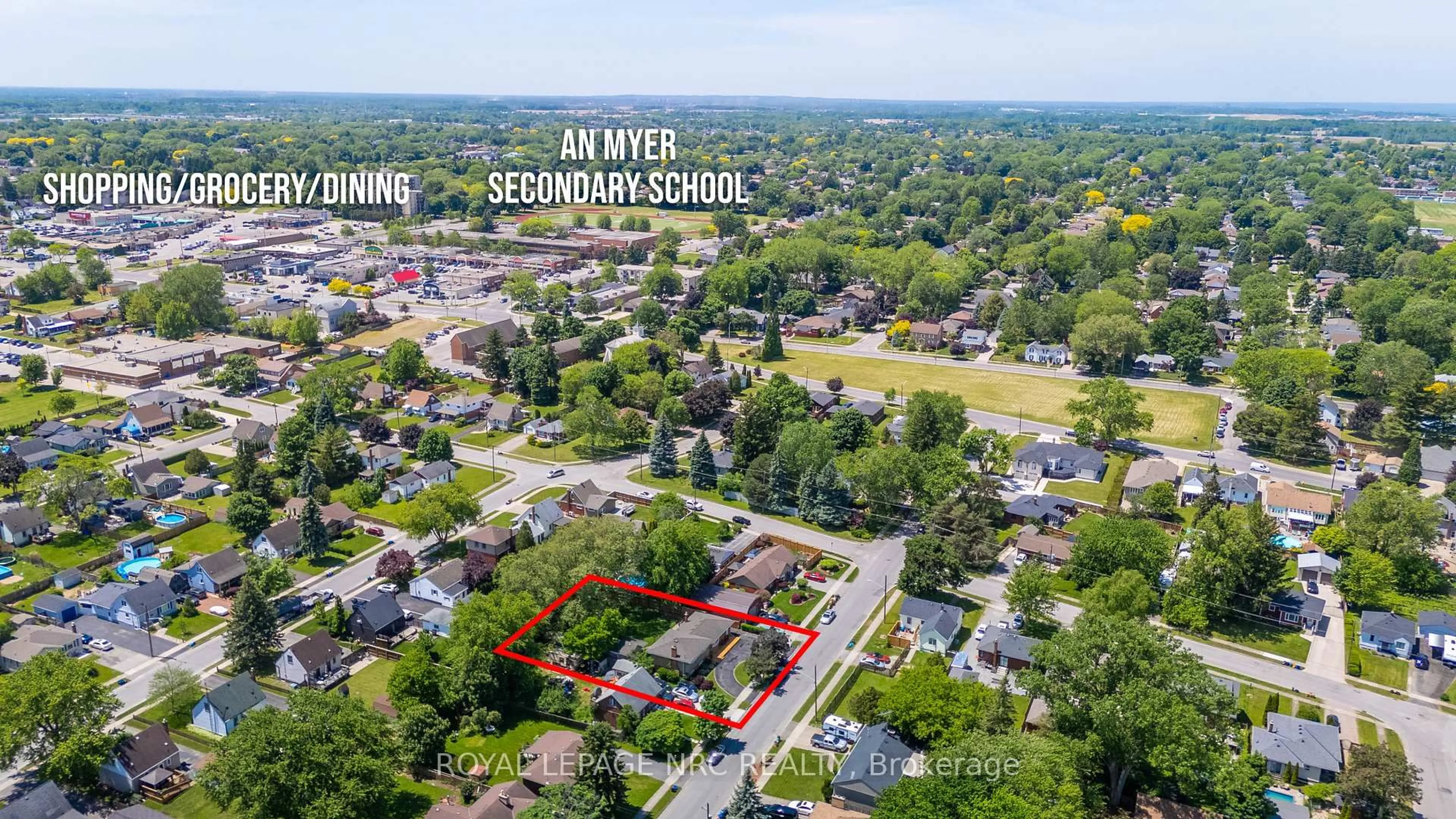 A pic from outside/outdoor area/front of a property/back of a property/a pic from drone, street for 6070 Carman St, Niagara Falls Ontario L2J 1S4