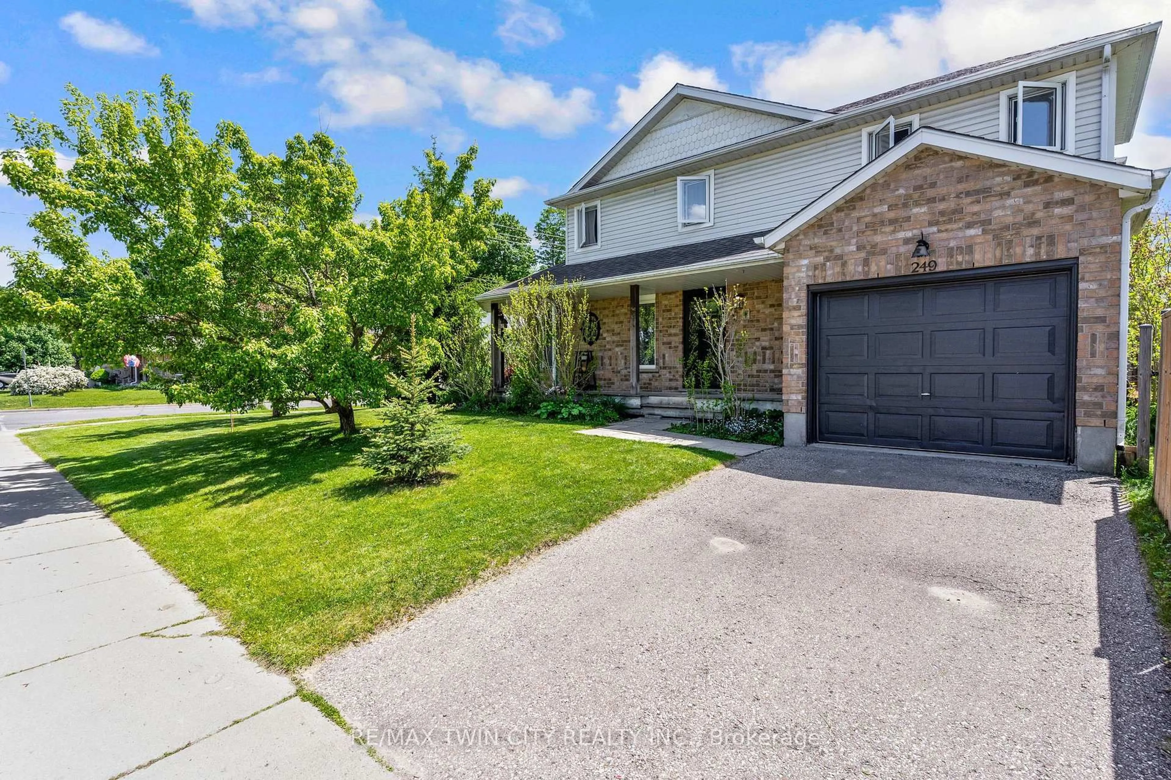 A pic from outside/outdoor area/front of a property/back of a property/a pic from drone, street for 249 Wilderness Dr, Kitchener Ontario N2E 3R4