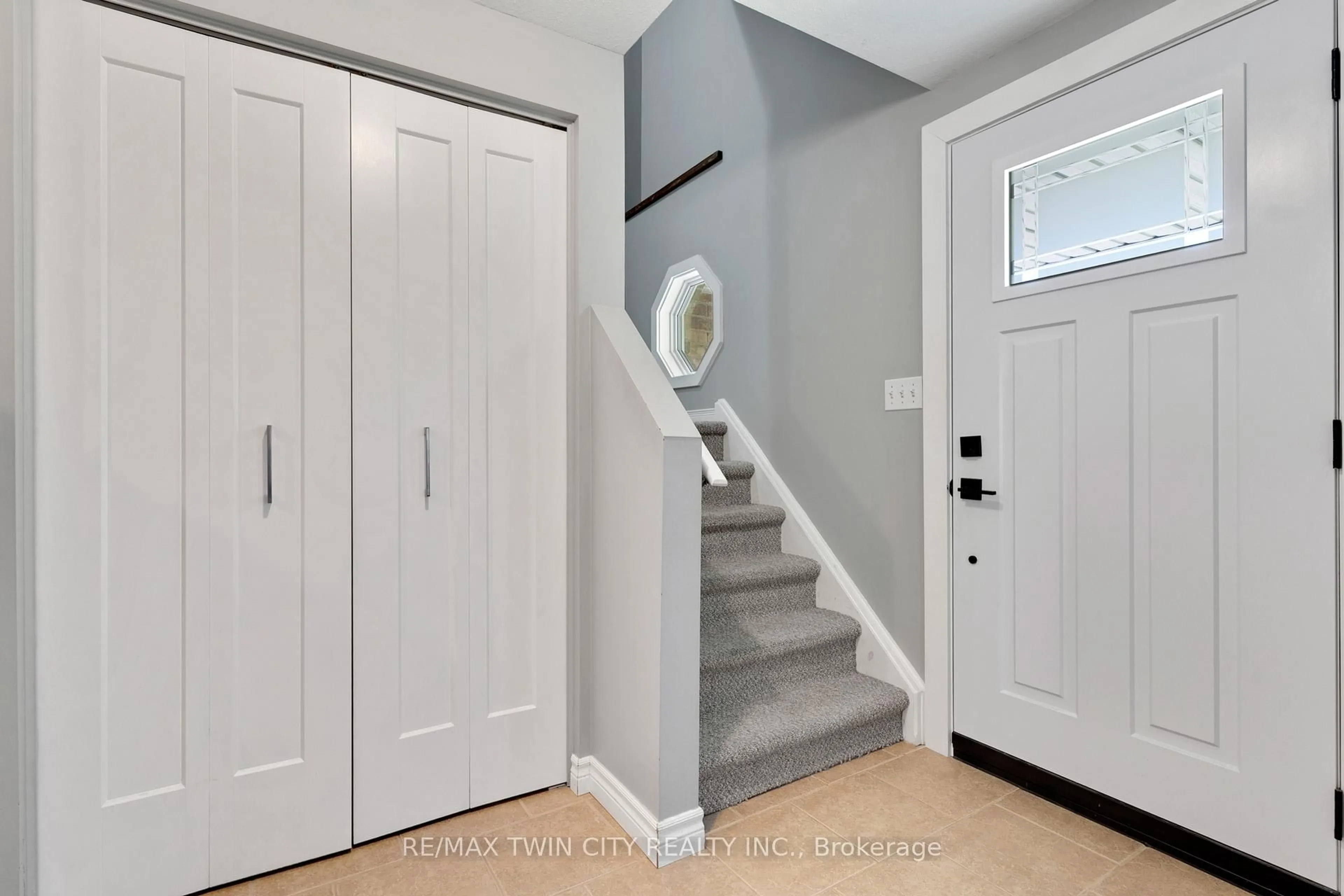 Indoor entryway for 249 Wilderness Dr, Kitchener Ontario N2E 3R4