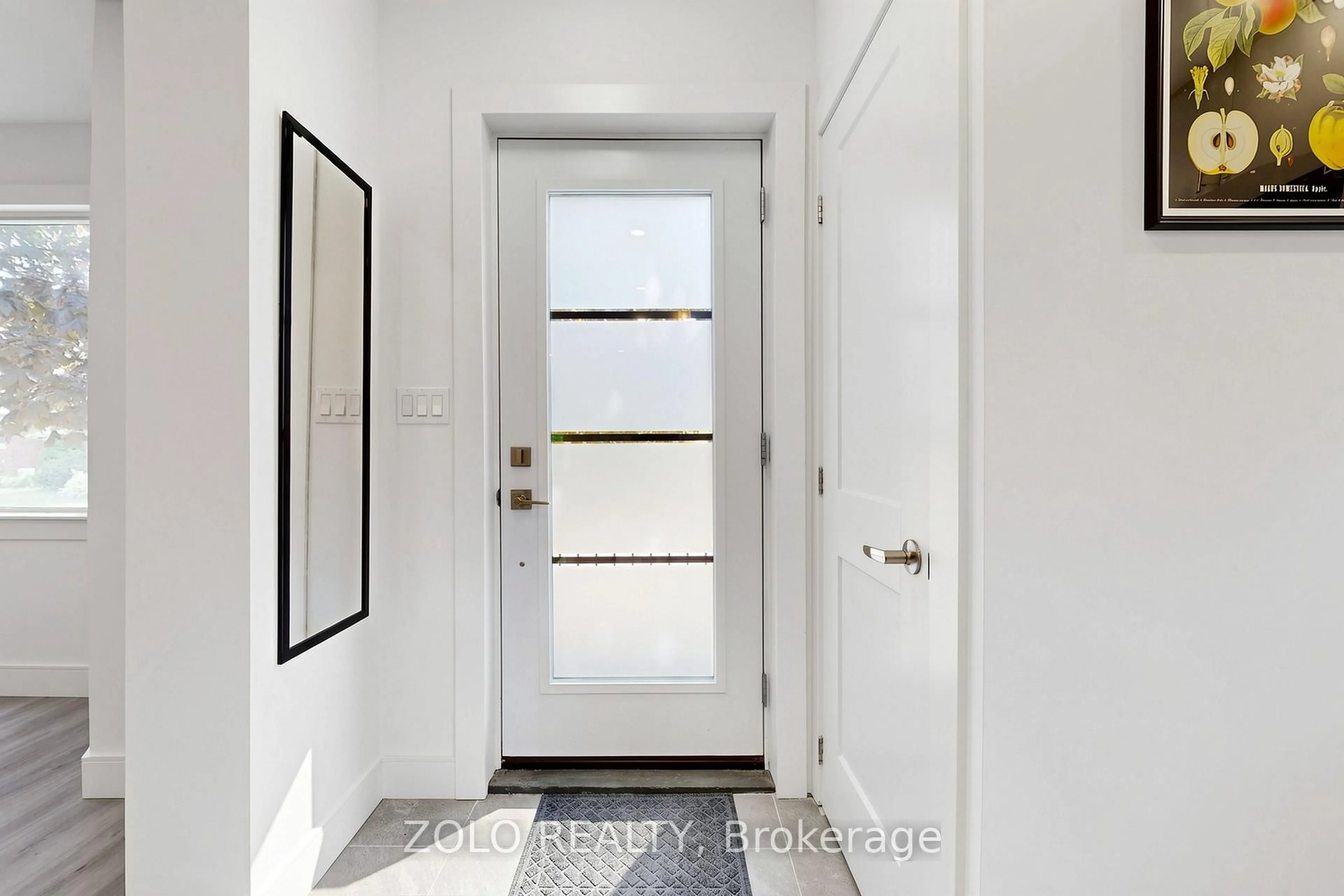 Indoor entryway for 84 East 15th St, Hamilton Ontario L9A 4E9