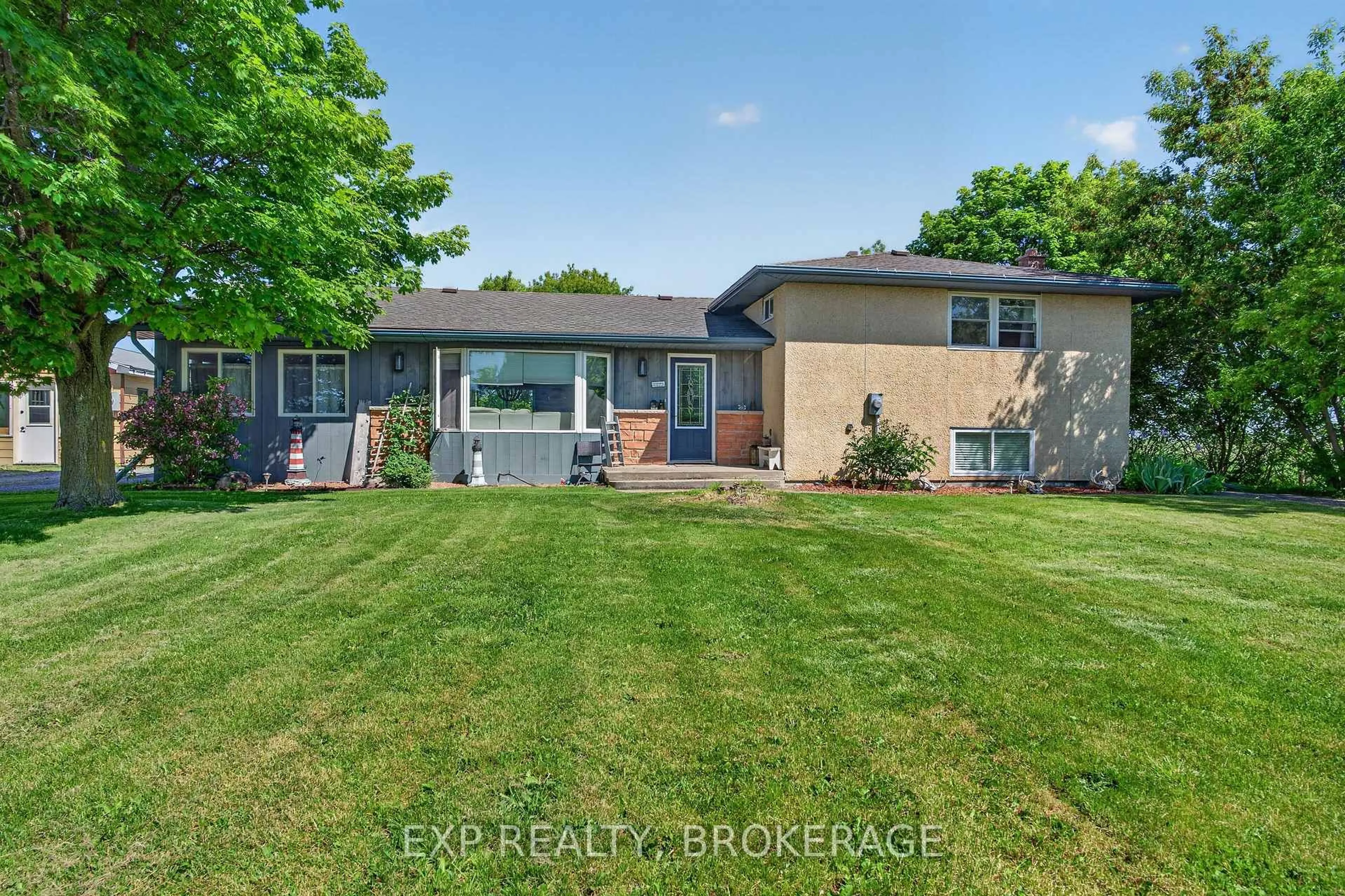 A pic from outside/outdoor area/front of a property/back of a property/a pic from drone, street for 2214 HIGHWAY 96, Wolfe Island Ontario K0H 2Y0