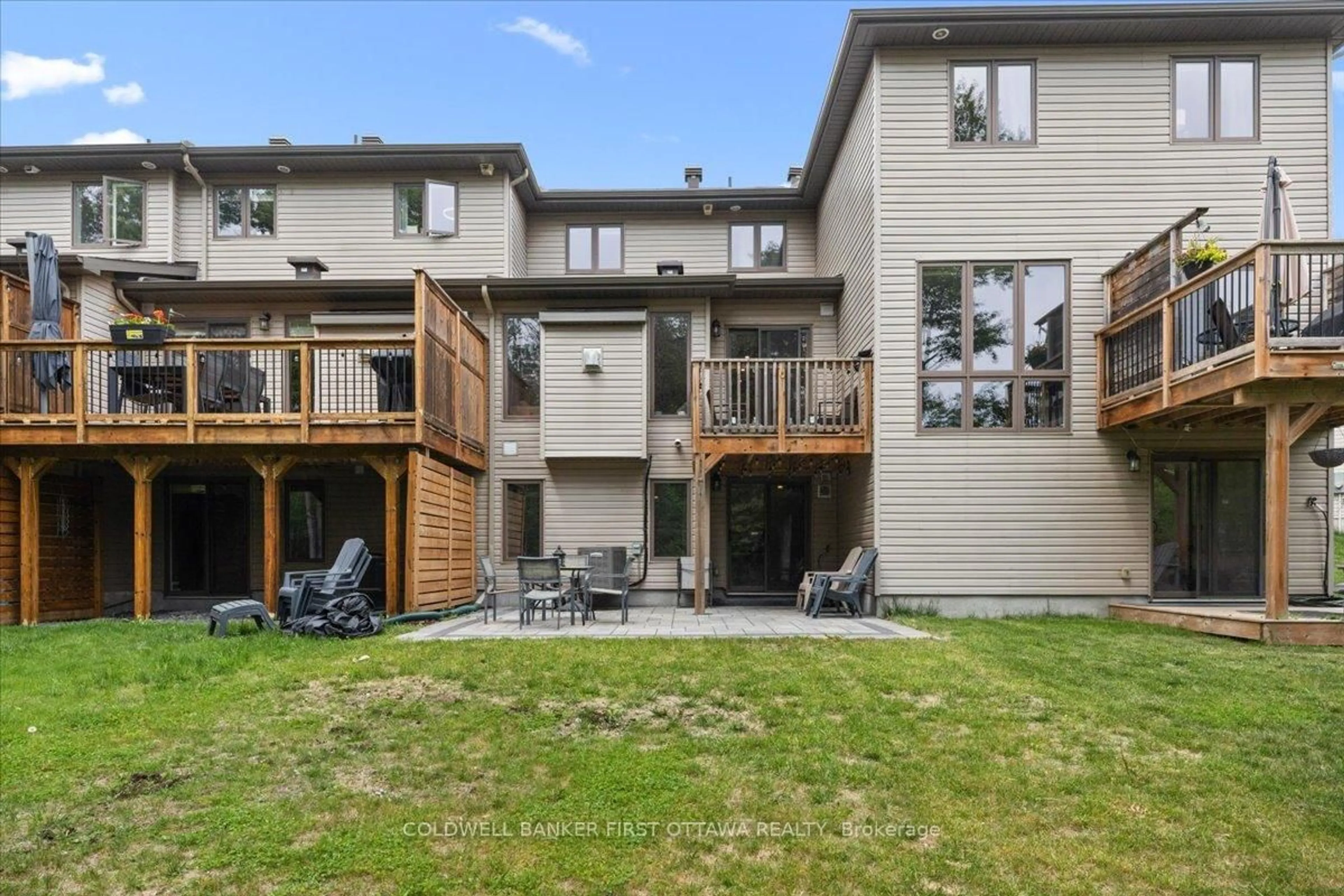 Patio, mountain view for 52 Porter St, Stittsville Ontario K2S 2L9