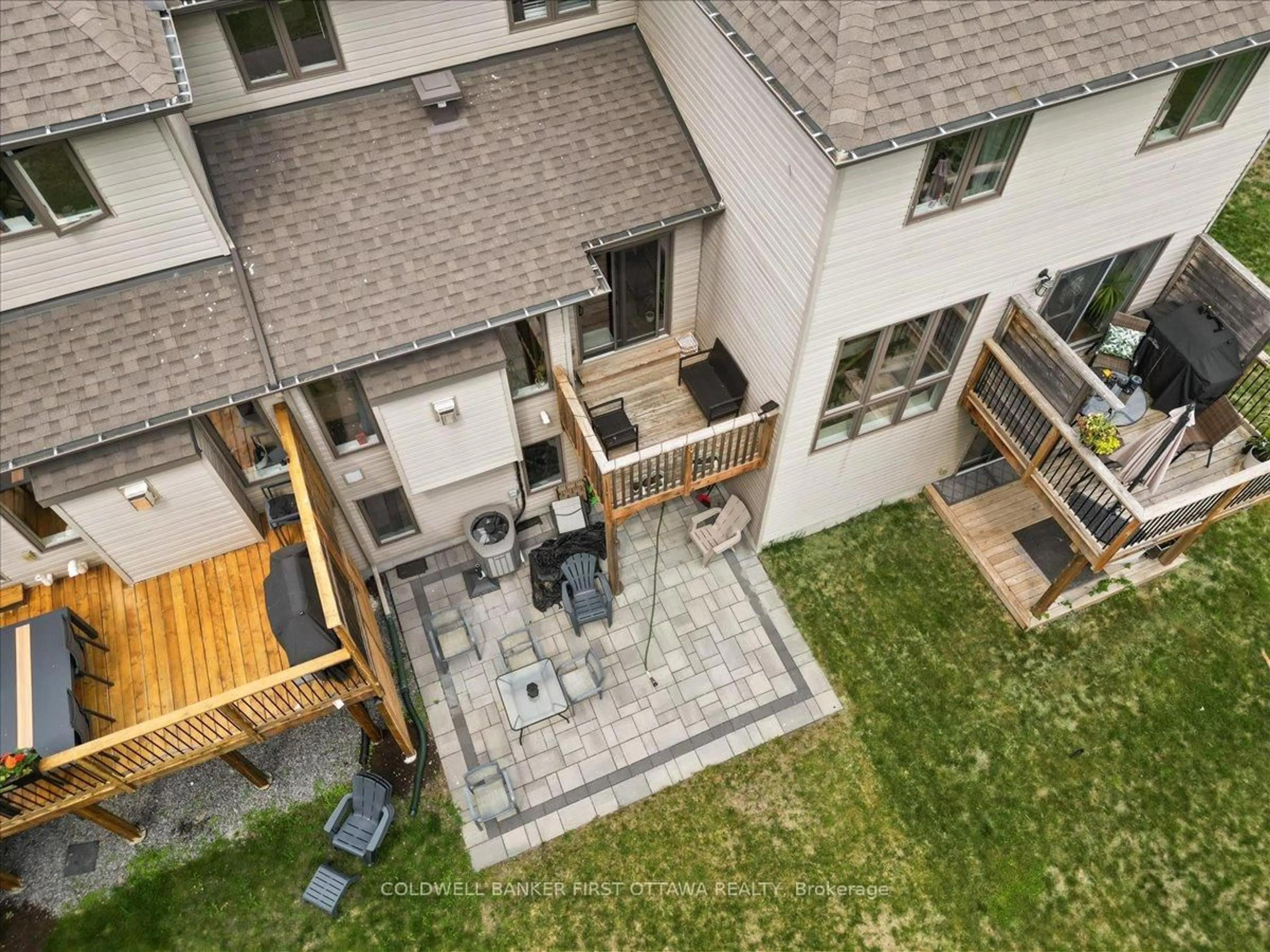 A pic from outside/outdoor area/front of a property/back of a property/a pic from drone, unknown for 52 Porter St, Stittsville Ontario K2S 2L9