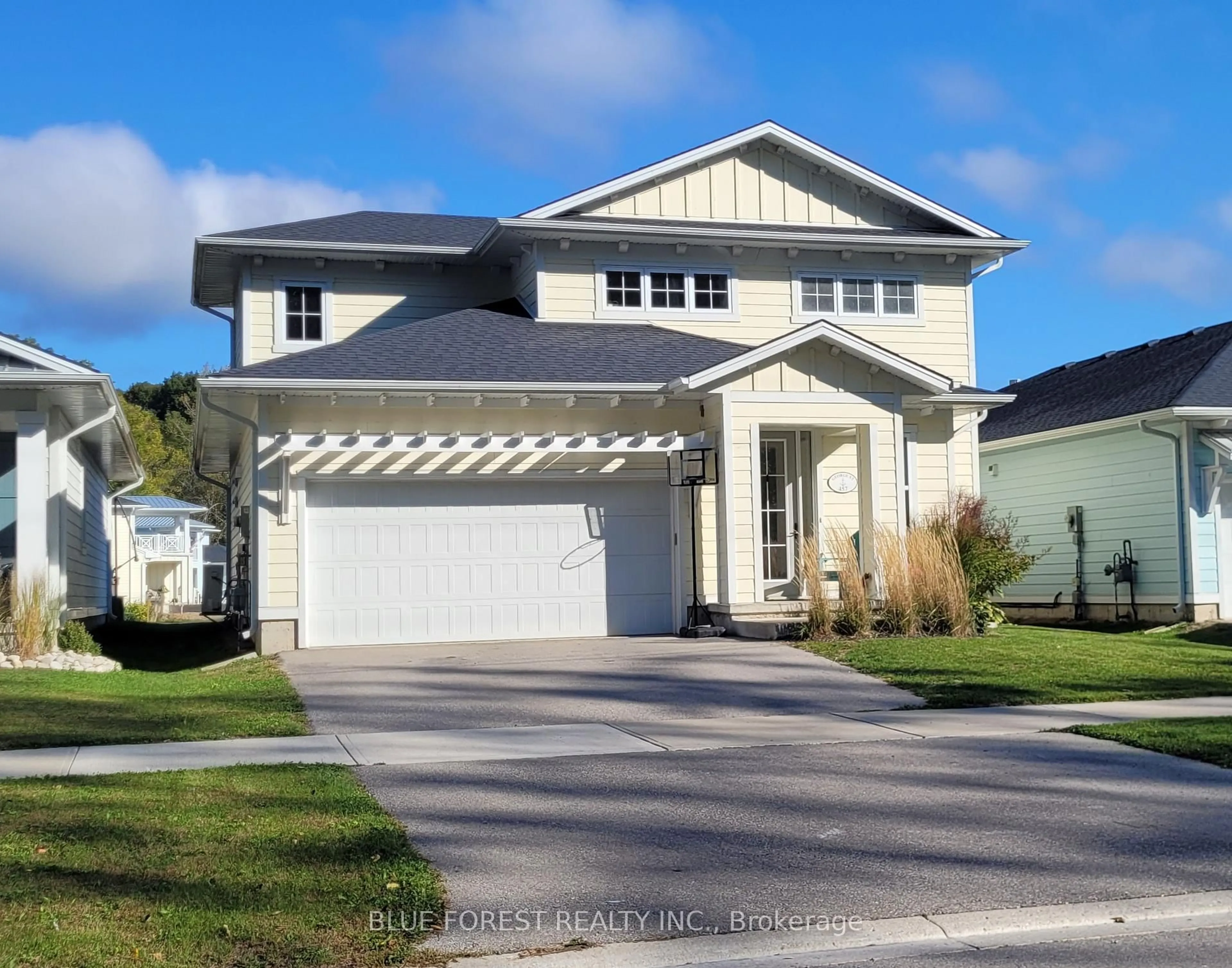 Home with vinyl exterior material, street for 457 George St, Central Elgin Ontario N5L 0B1