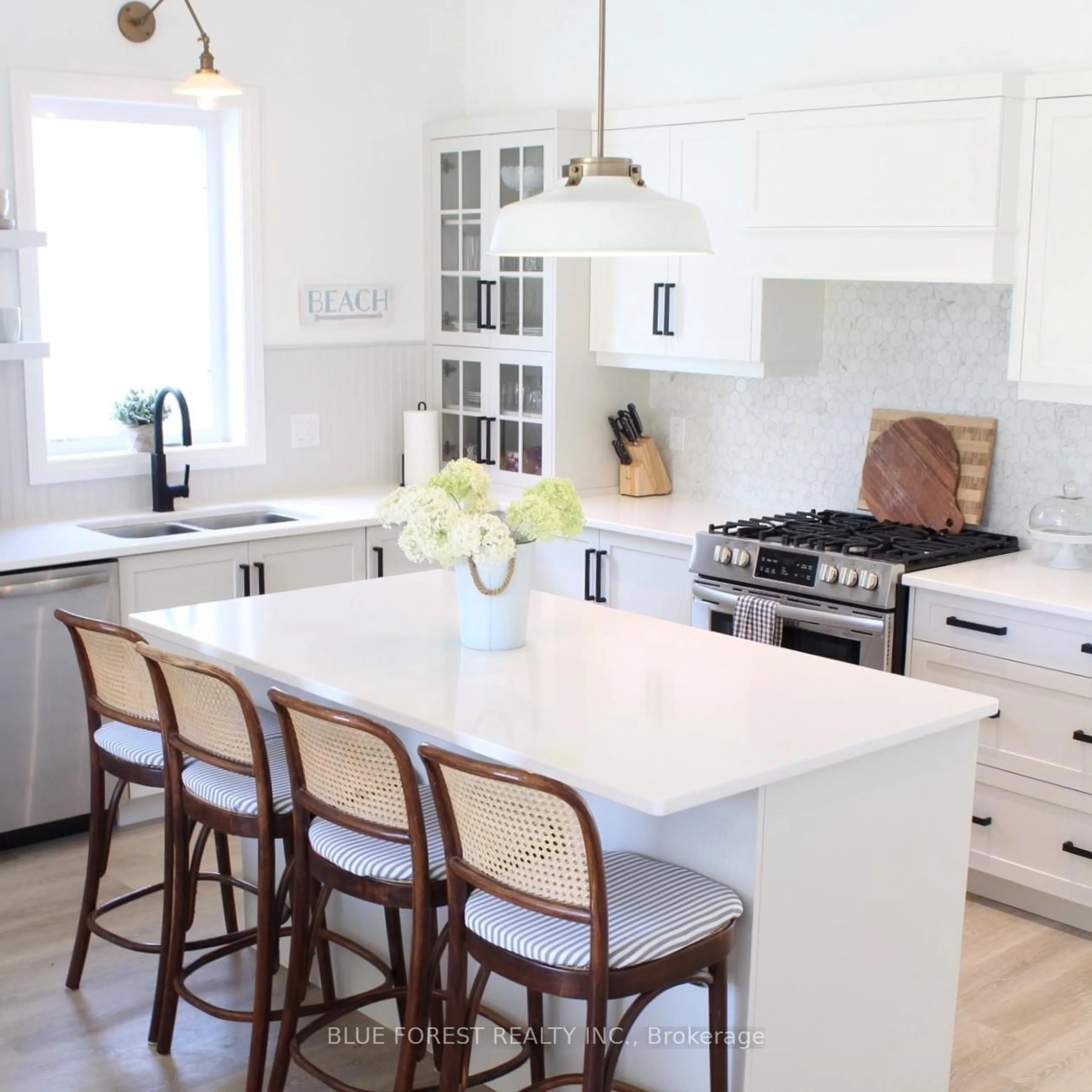 Open concept kitchen, unknown for 457 George St, Central Elgin Ontario N5L 0B1
